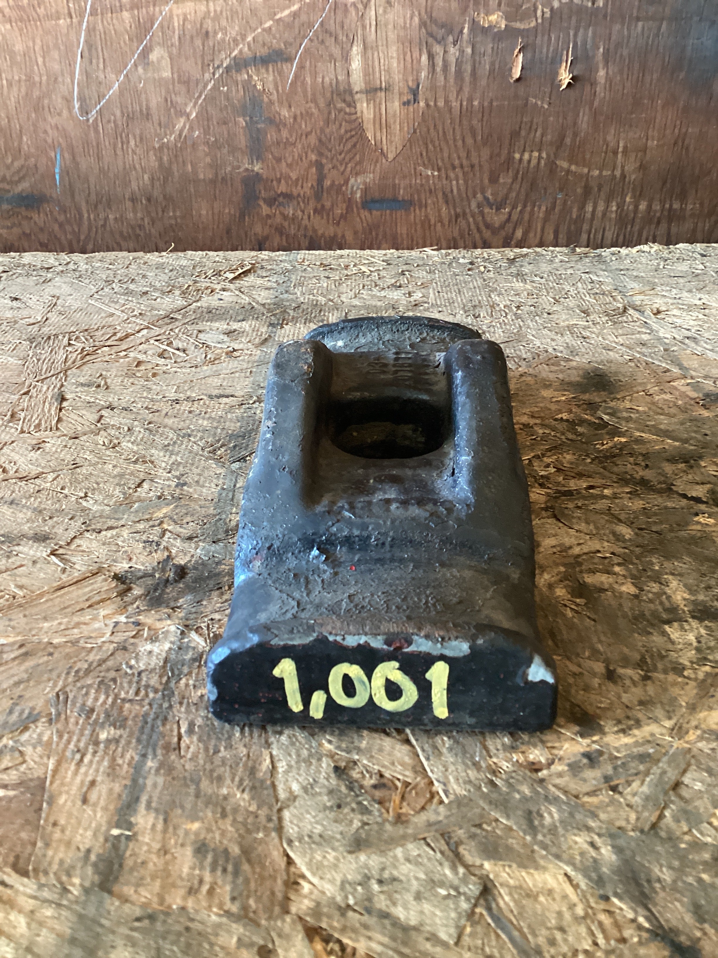 USED | REAR LEAF SPRING U BOLT LOWER PLATE PETERBILT | 1,001