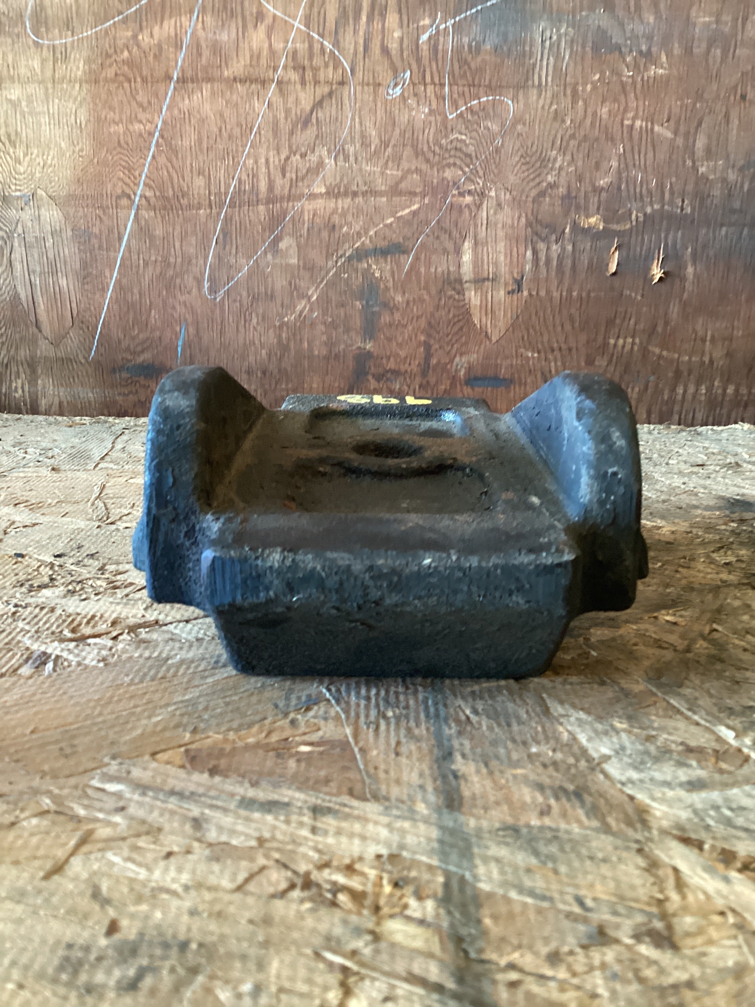 USED | REAR LEAF SPRING AXLE SEAT PLATE BRACKET INTERNATIONAL | SKU998