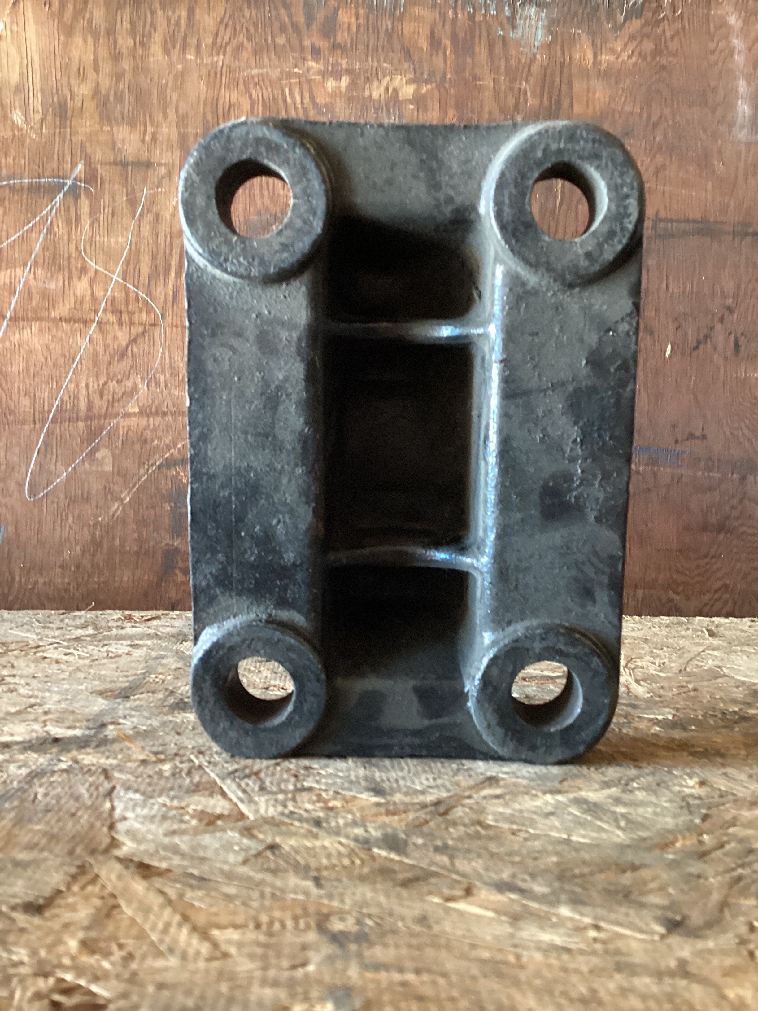 USED | REAR LEAF SPRING RETAINER BRACKET FREIGHTLINER M2 | SKU980