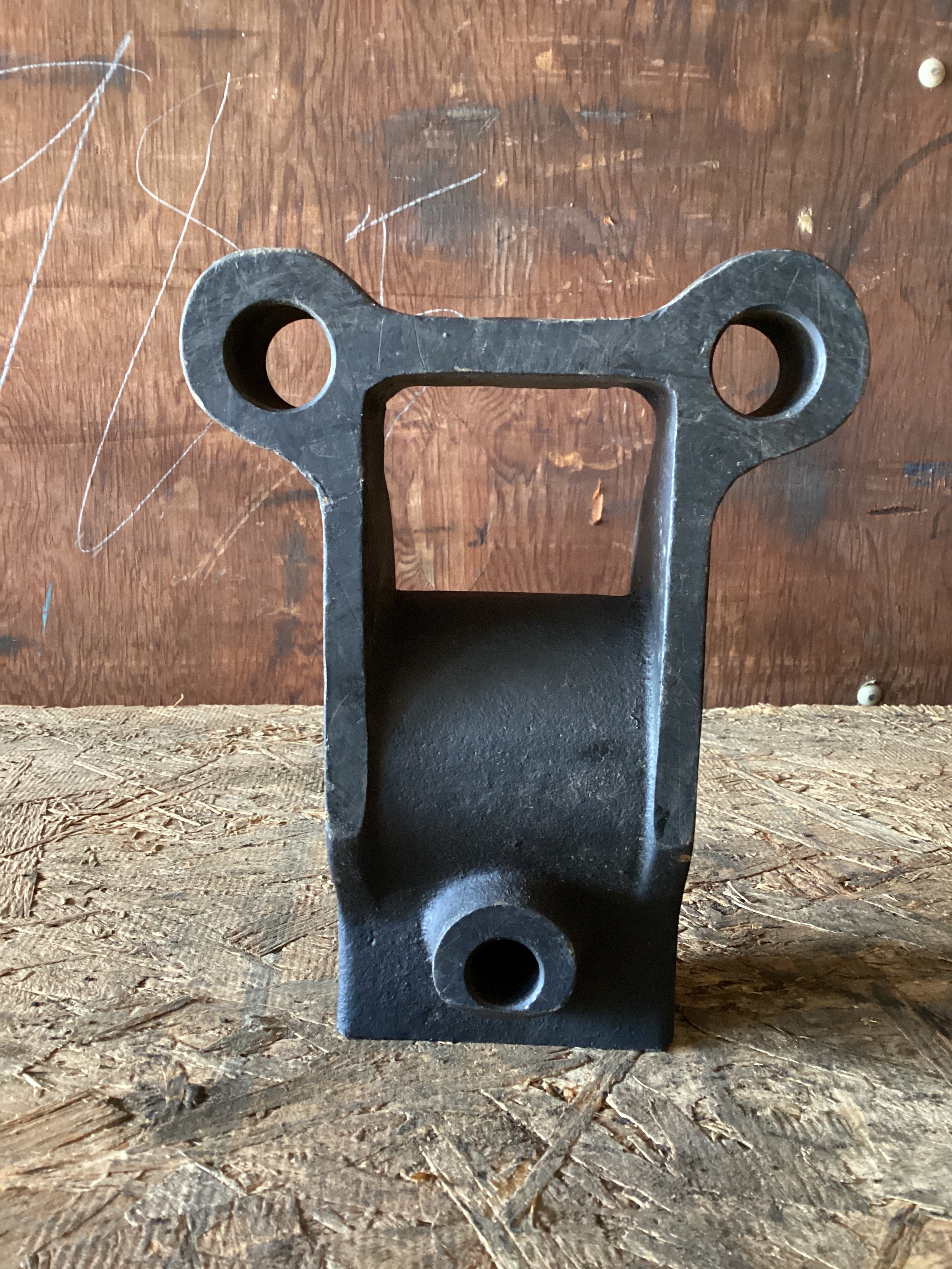 USED | LEAF SPRING EYE CASTING PETERBILT | SKU1,021