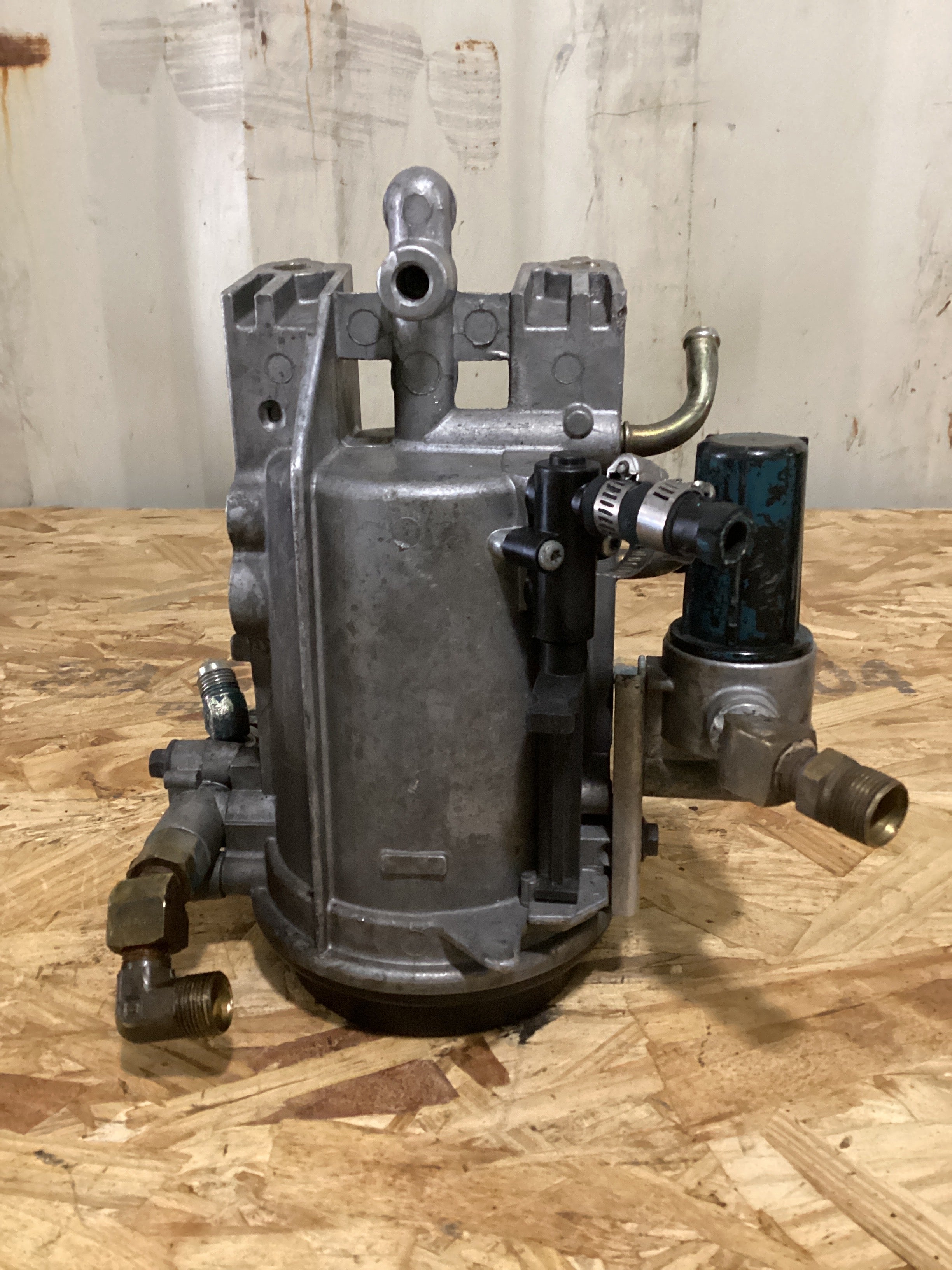 USED | FUEL FILTER ASSY INTERNATIONAL NAVISTAR | SKU702