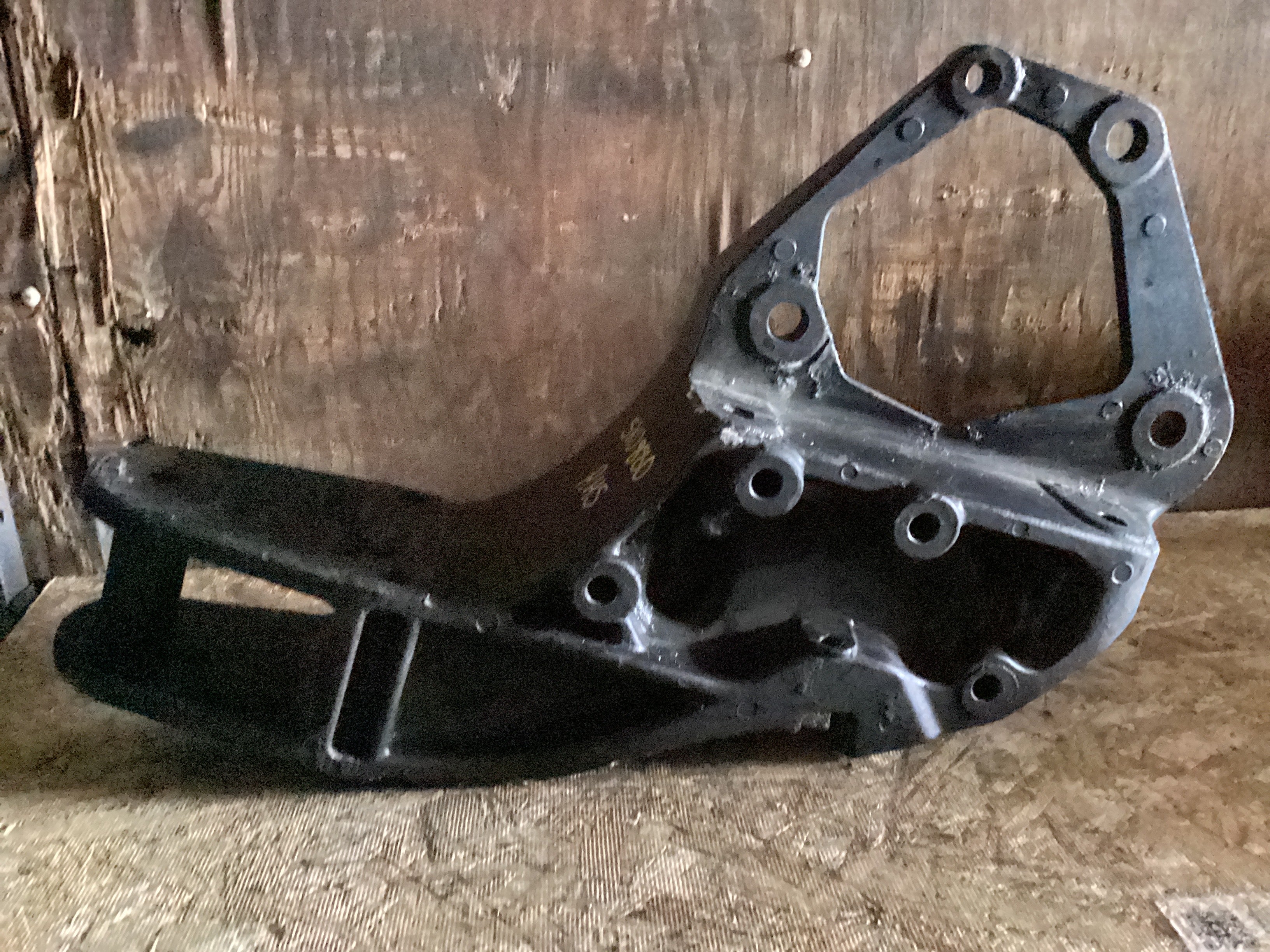USED | FRONT SPRING HANGER FRAME RHS PETERBILT | SKU880