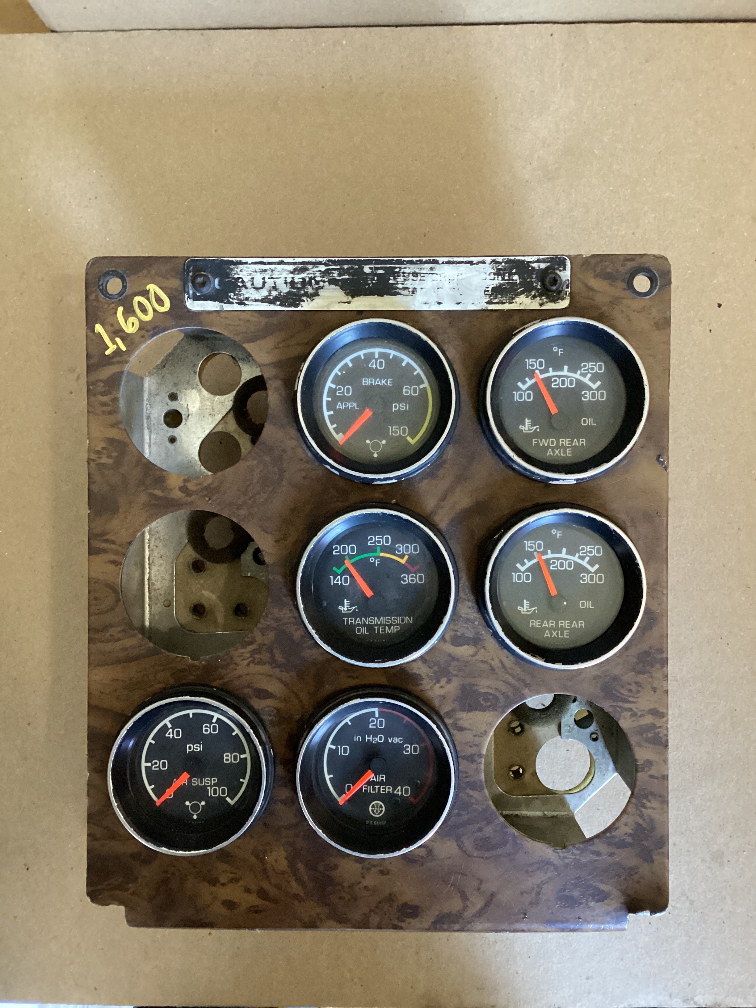 USED | DASHBOARD PANEL AIR PRESSURE APPL BRAKE PSI / OIL TEMPERATURE FWD REAR AXLE / OIL TEMPERATURE TRANSMISSION OIL TEMPERATURE REAR AXLE / AIR PRESSURE AIR SUSPENSION PSI AND AIR FILTER IN H2O VAC GAUGE ASSEMBLY KENWORTH | SKU1,600