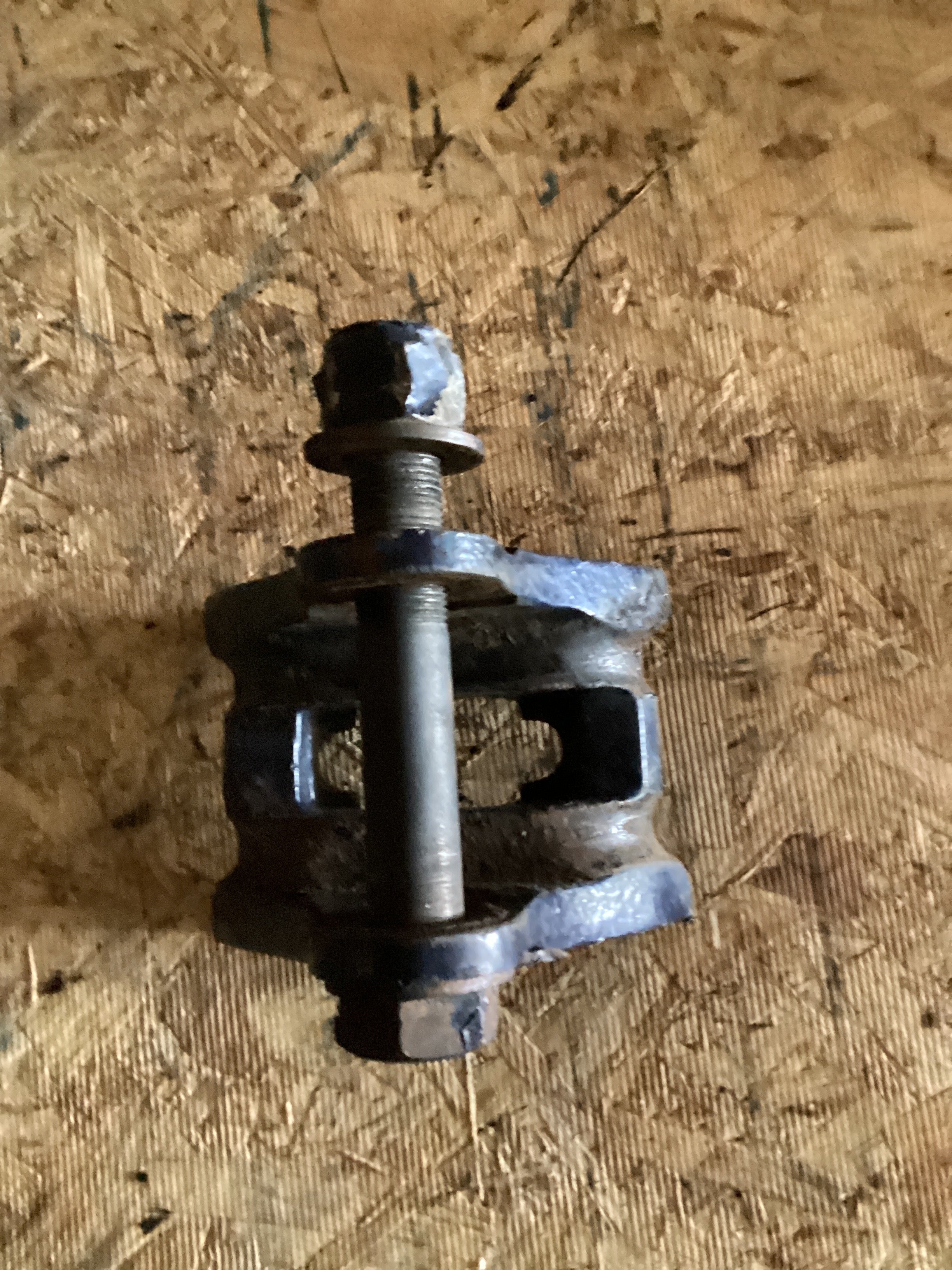 USED | REAR SUSPENSION LEAF SPRING U-BOLT BRACKET | SKU782