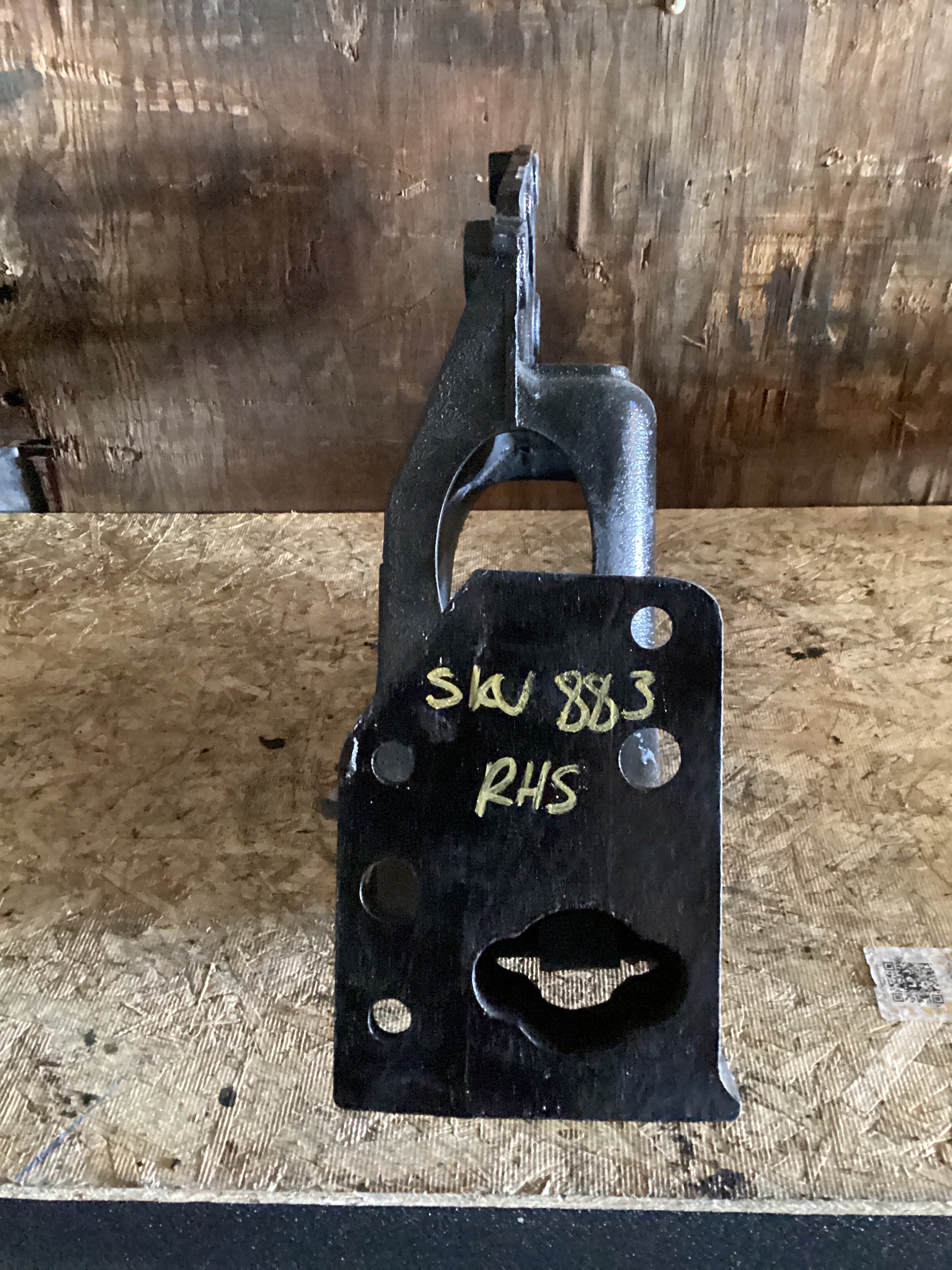 USED | FRONT SPRING HANGER FRAME RHS INTERNATIONAL | SKU883