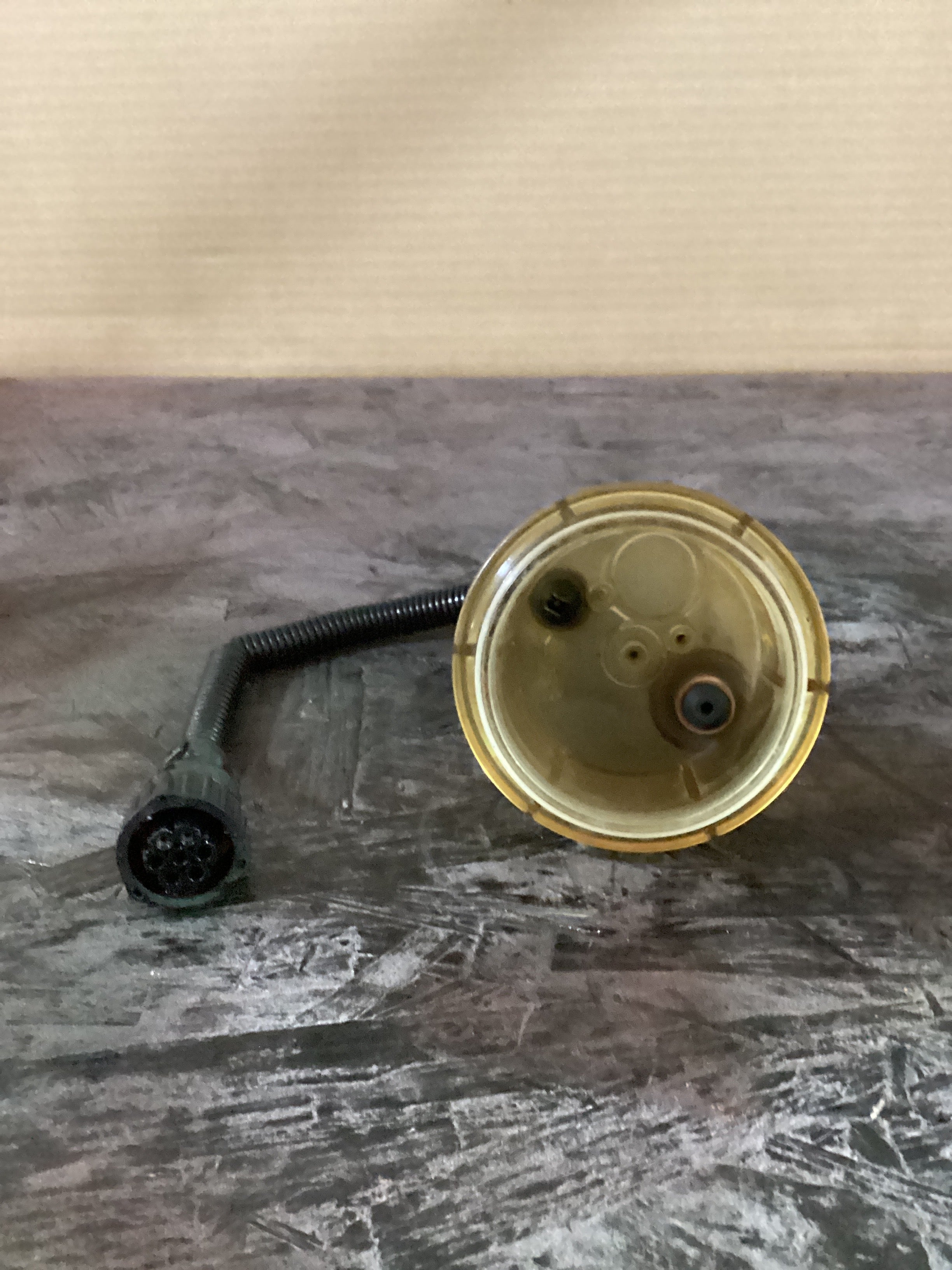 USED | FUEL WATER SEPARATOR FILTER COVER WITH SENSOR VOLVO 2019 D13 | SKU817