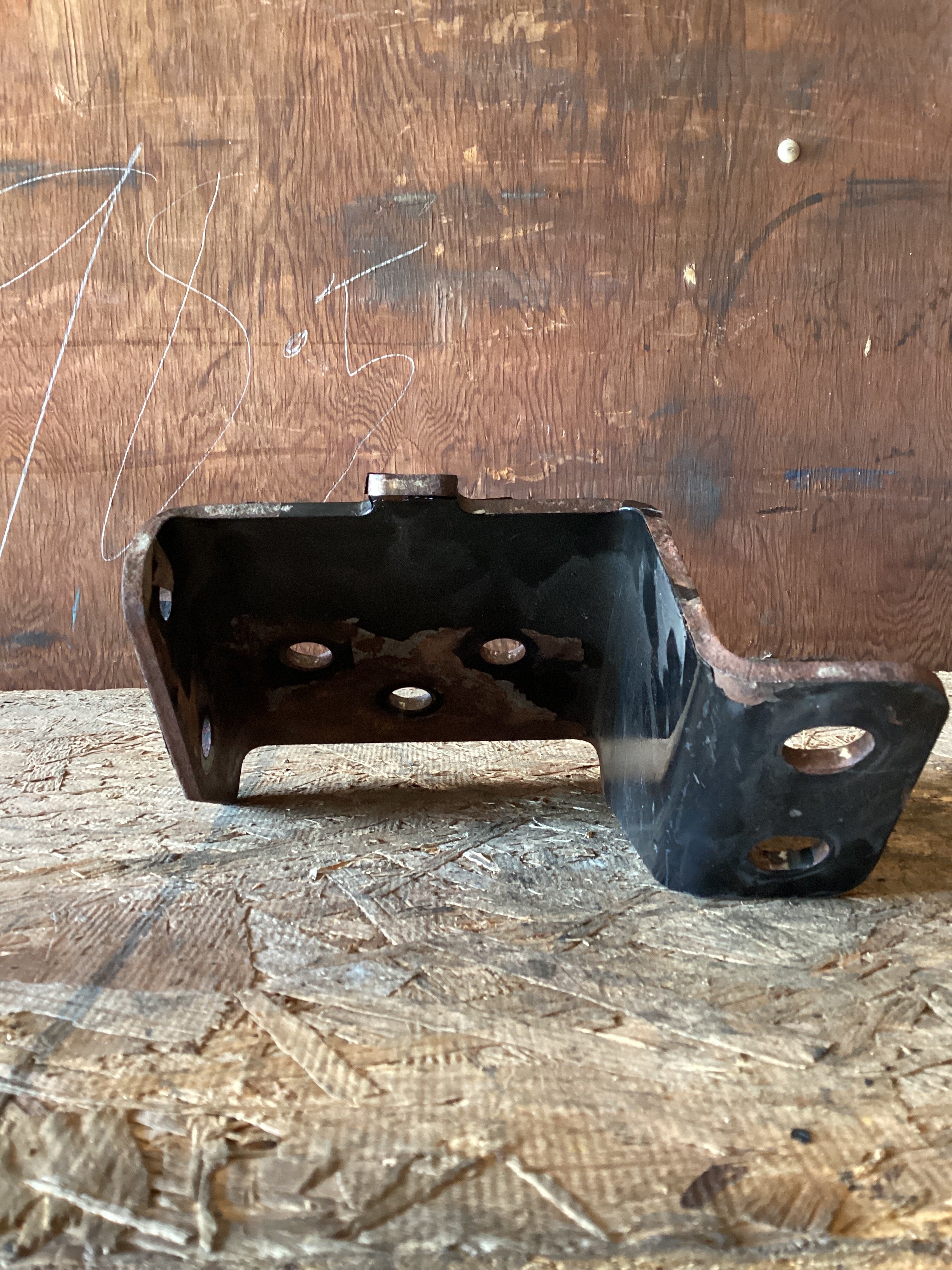 USED | AIR DRYER BRACKET CASCADIA | SKU969