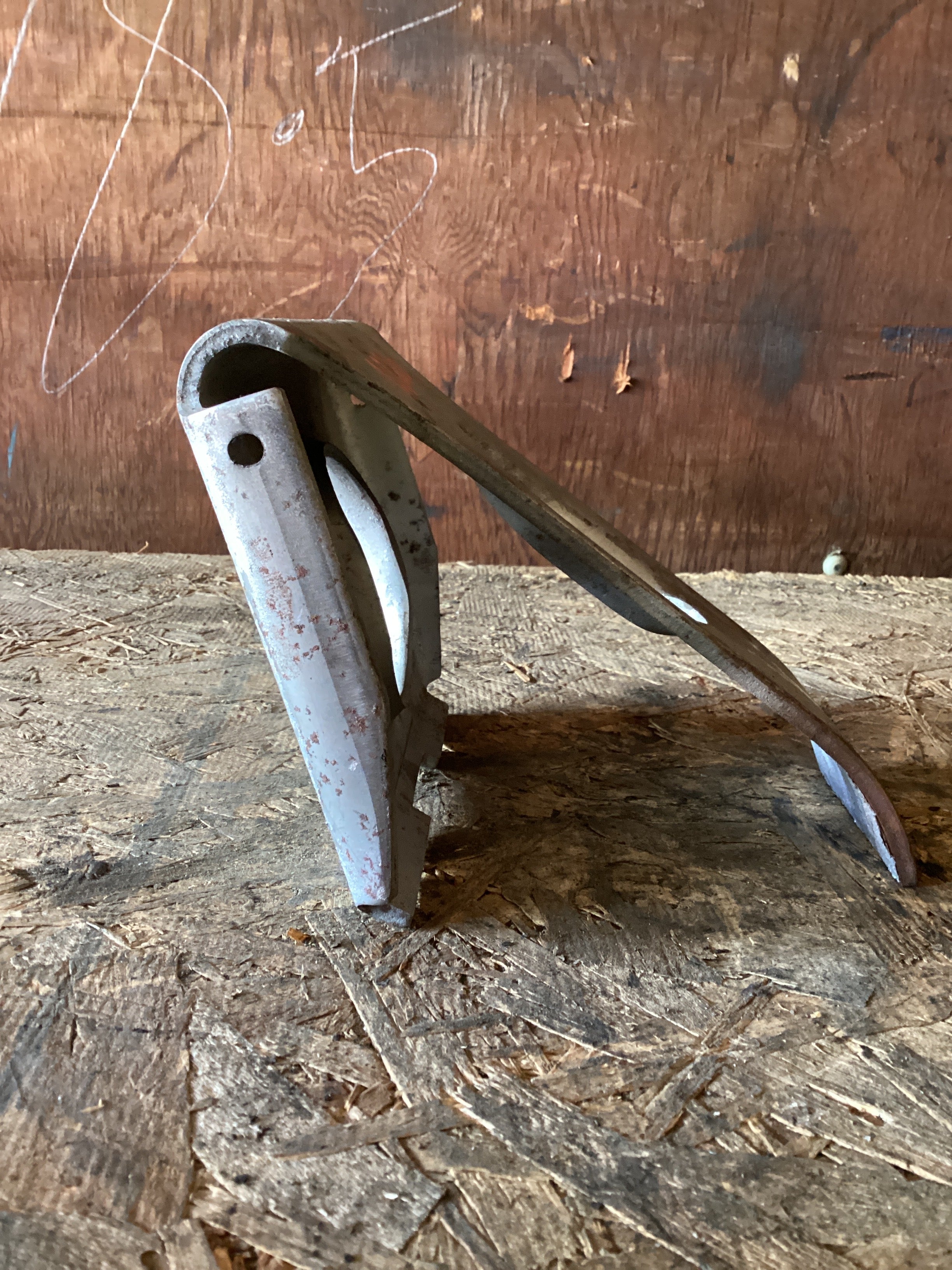 USED | AIR BRAKE CHAMBER BRACKET MERITOR| | SKU1,026