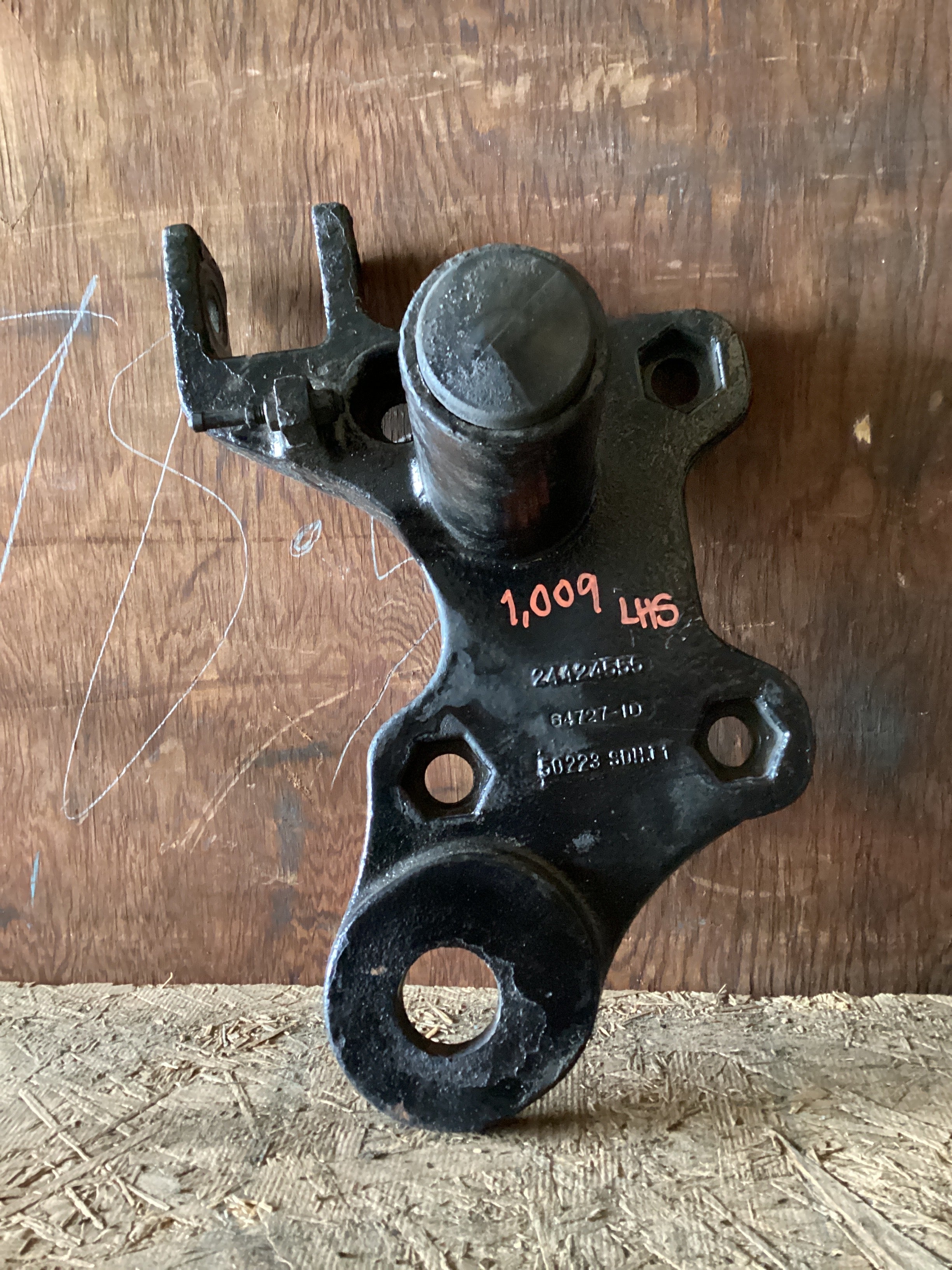 USED | FRONT SUSPENSION UPPER MOUNT BRACKET LHS VOLVO | SKU1,009