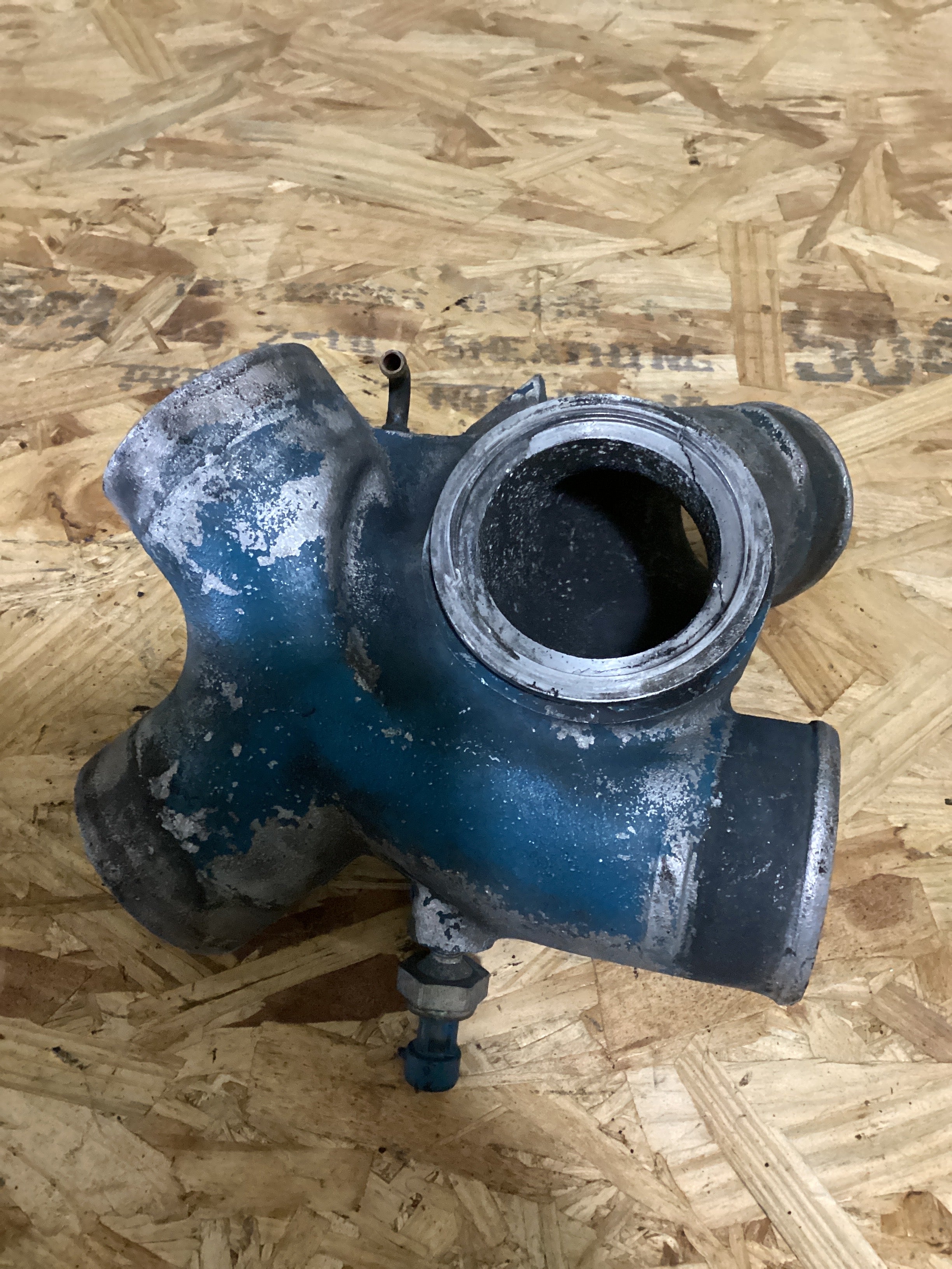 USED | INTAKE MANIFOLD OUTLET TURBO INTERNATIONAL NAVISTAR | SKU704