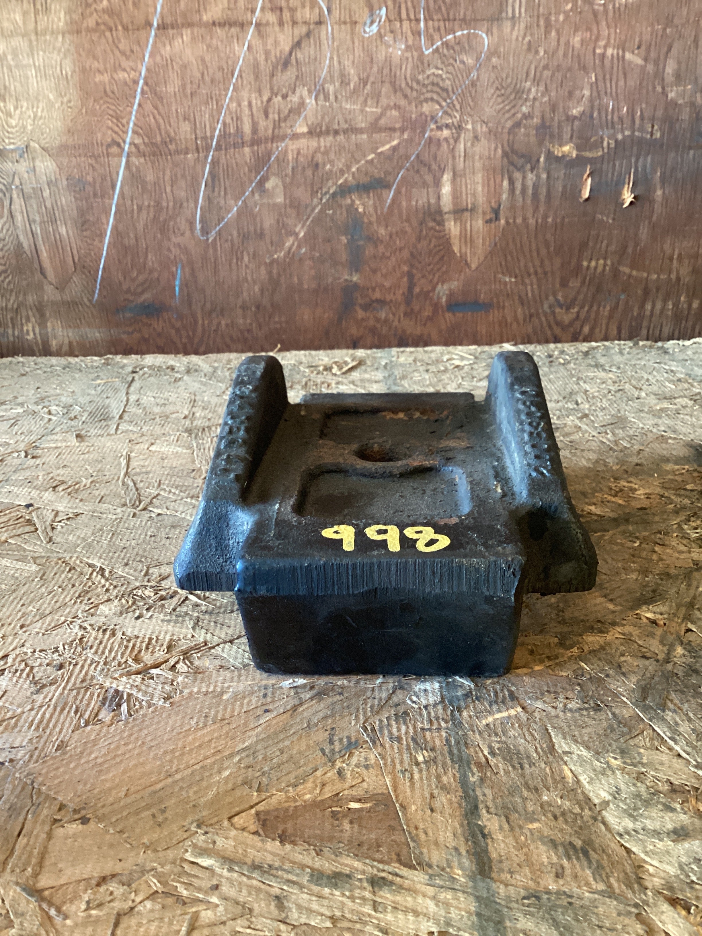 USED | REAR LEAF SPRING AXLE SEAT PLATE BRACKET INTERNATIONAL | SKU998