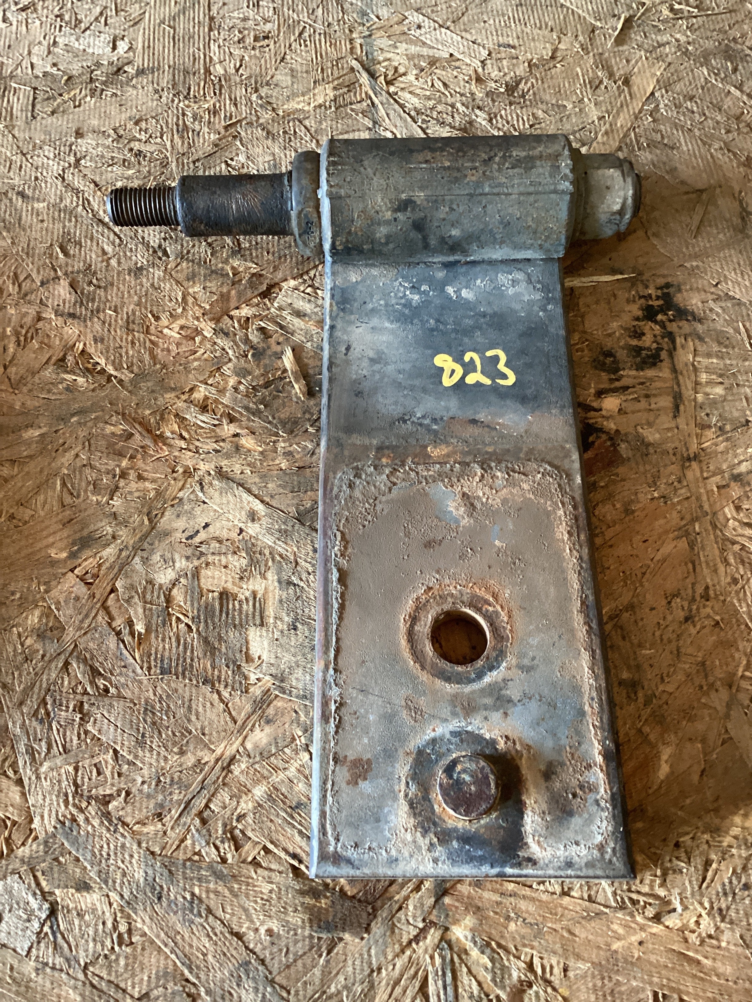 USED | FRONT SHOCK ABSORBER BRACKET KENWORTH | SKU923