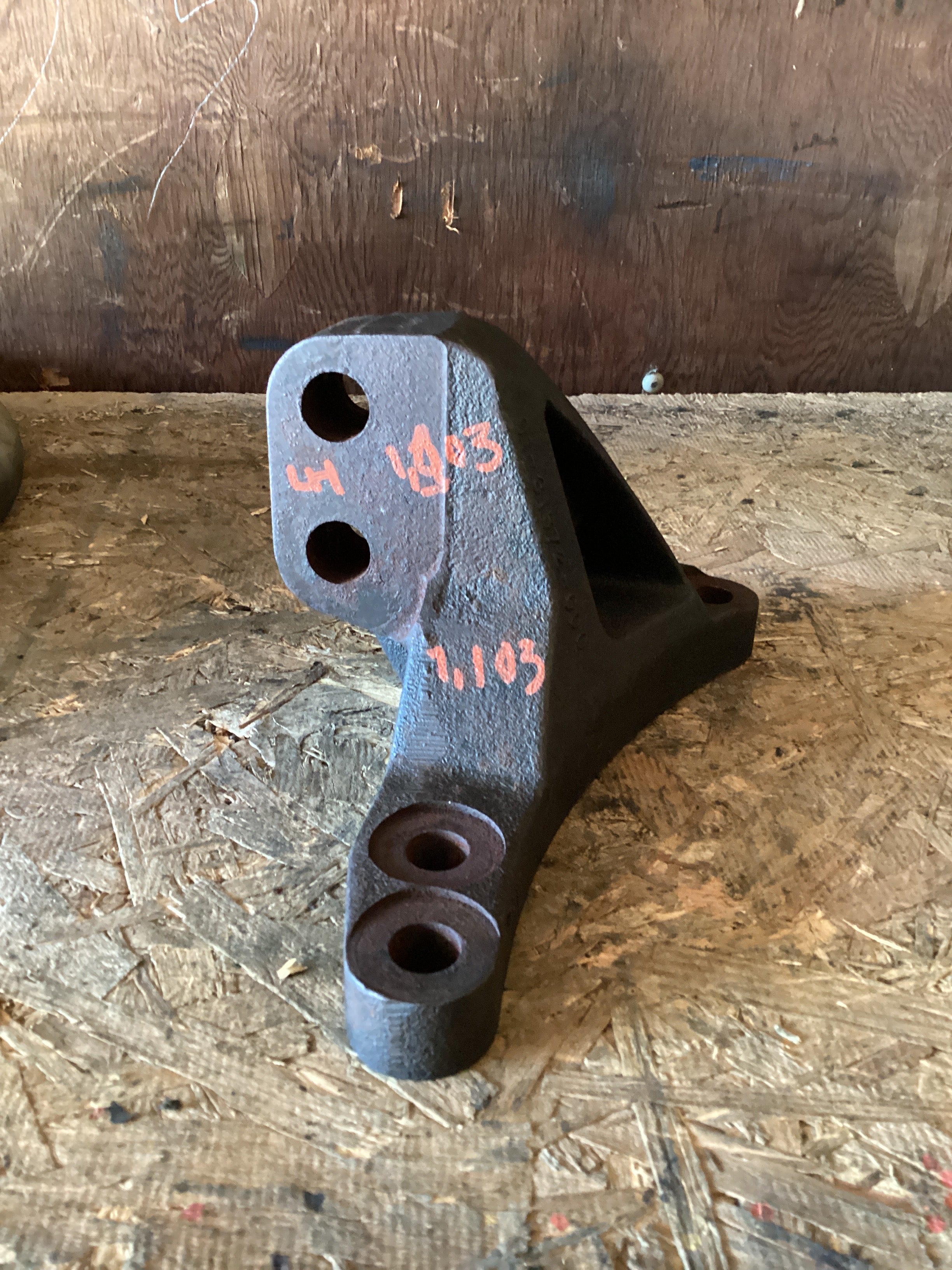 USED | REAR ENGINE MOUNT LHS DETROIT DD15 | SKU1,103