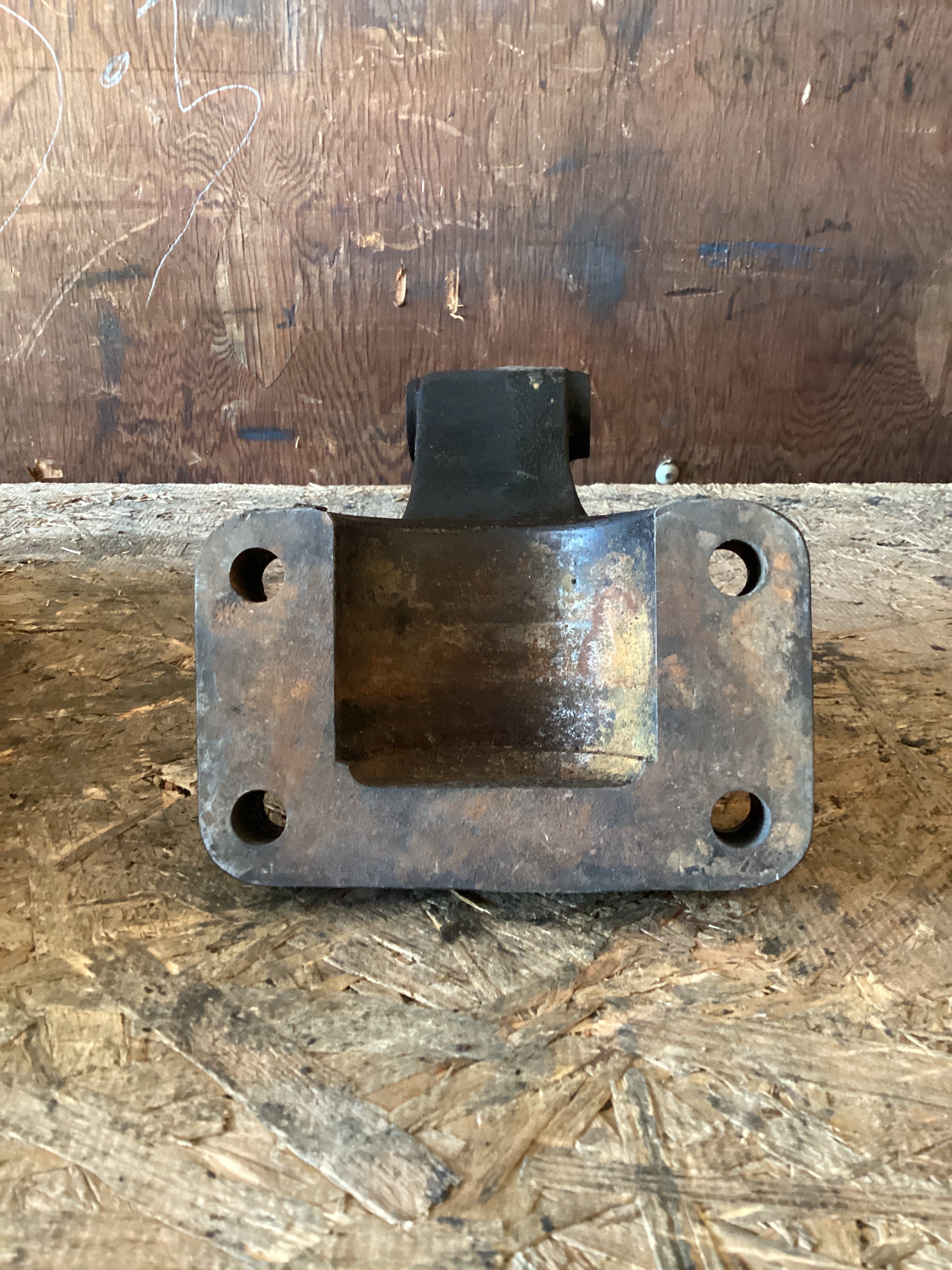 USED | ENGINE MOUNT LHS DETROIT | SKU1,100