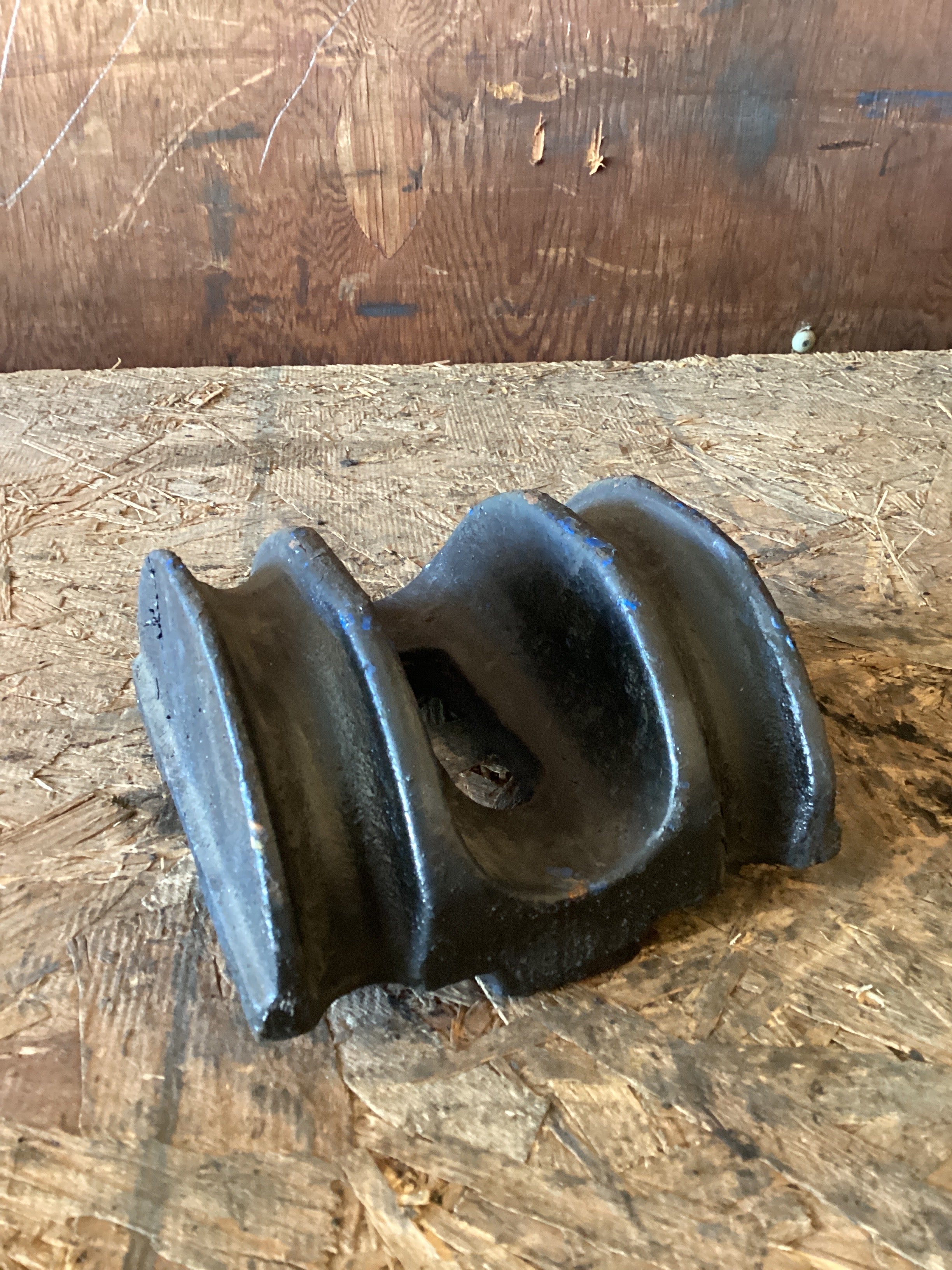 USED | REAR LEAF SPRING U BOLT UPPER AXLE PAD BRACKET INTERNATIONAL | SKU1,000