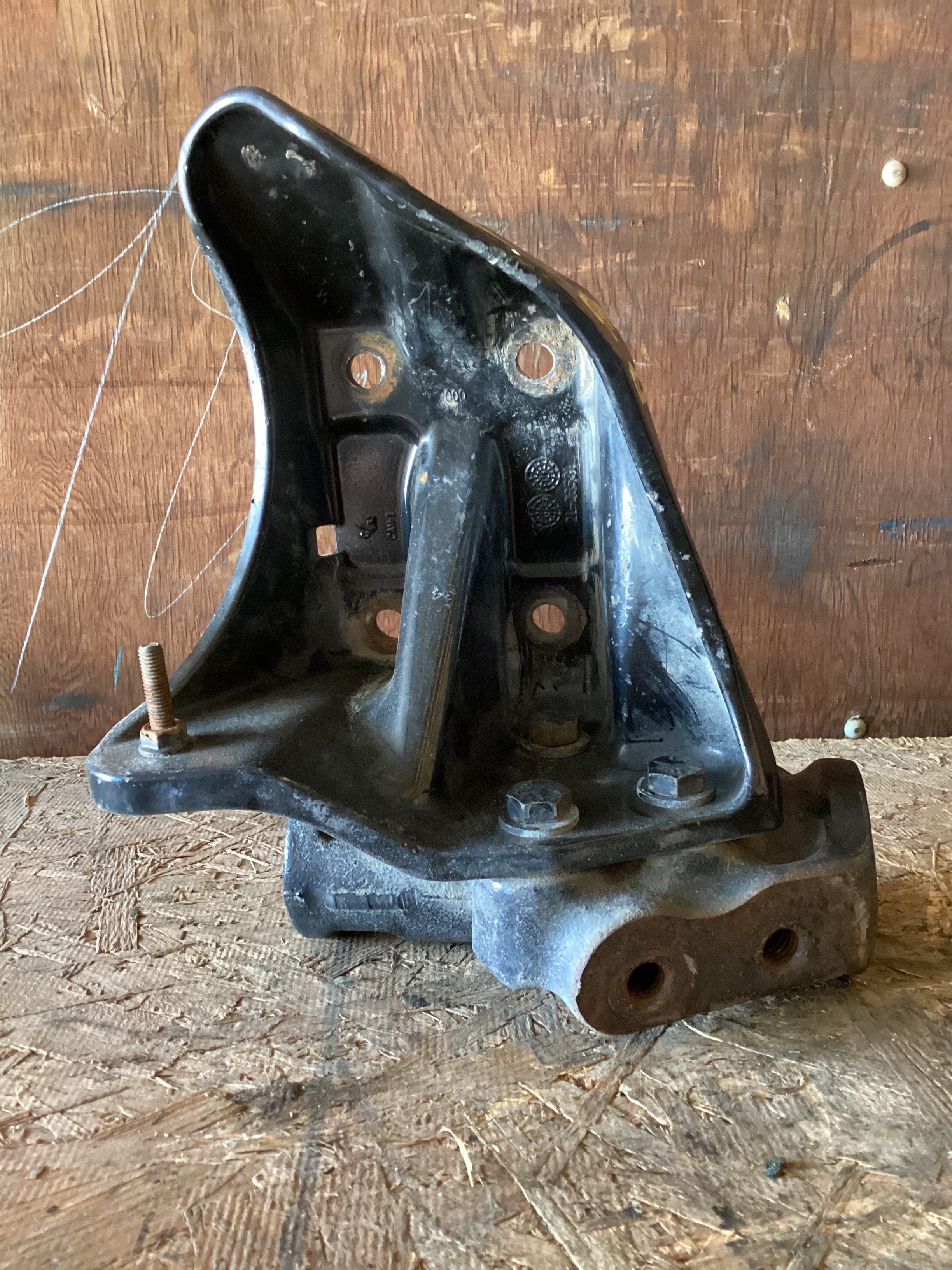 USED | TOW HOOK BRACKET LHS ASSY CASCADIA | SKU976