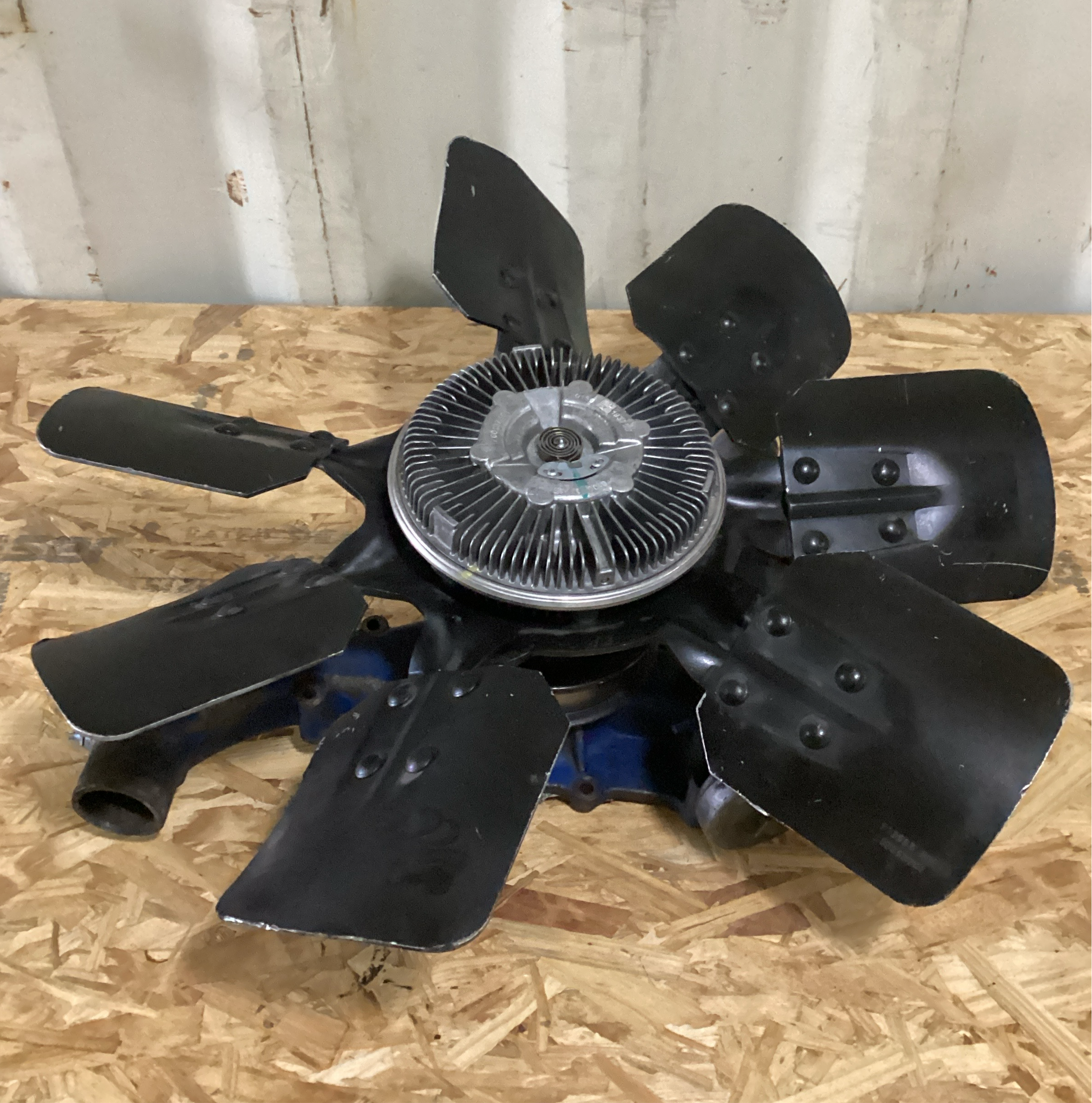 USED | FAN CLUTCH WITH FAN BLADE ASSY INTERNATIONAL 466 NAVISTAR | SKU677