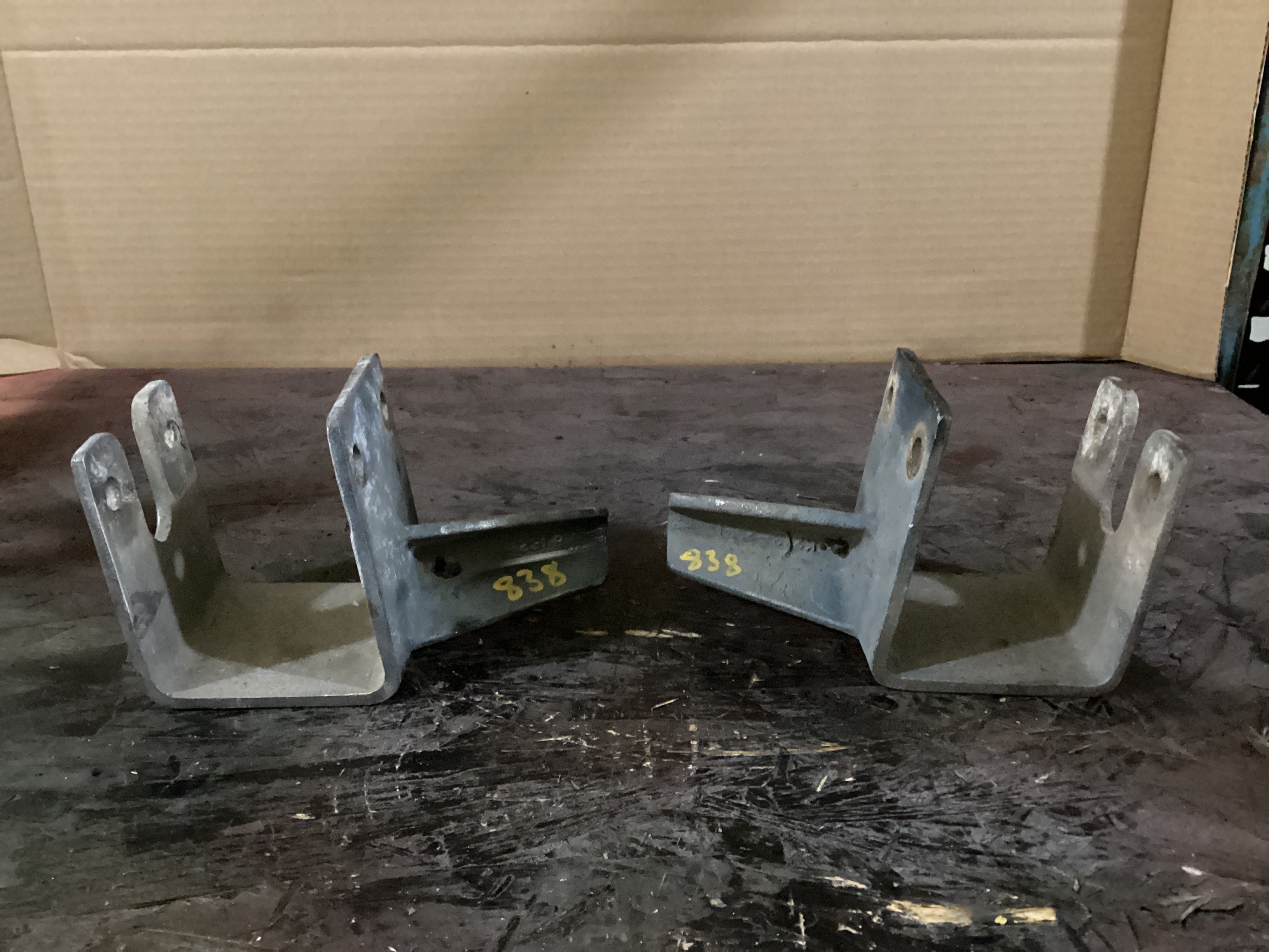 USED | HOOD STOP REST BRACKET KENWORTH | SKU838