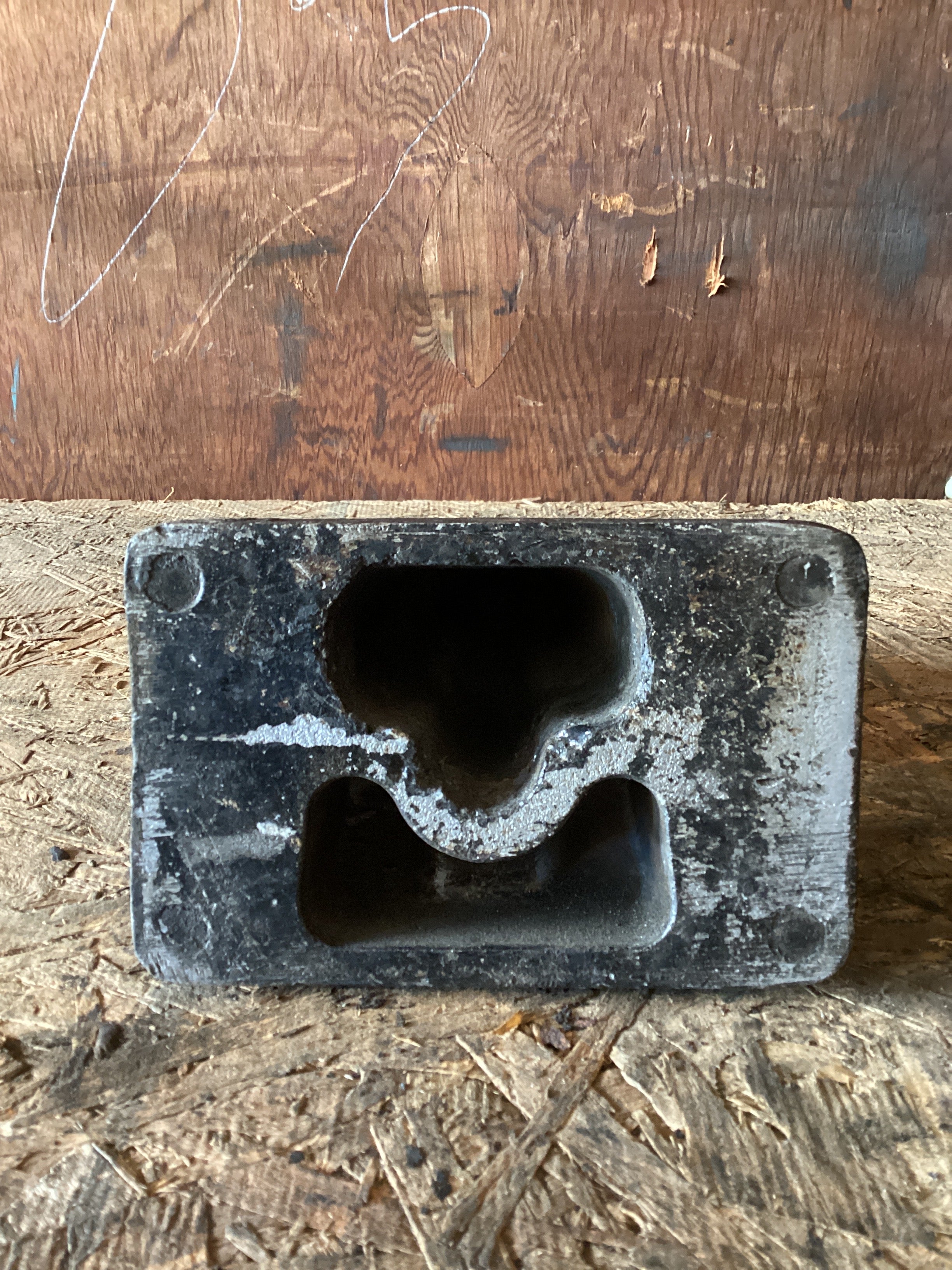 USED | FRONT SUSPENSION LEAF SPRING U BOLT BUMP STOP BRACKET FREIGHTLINER | SKU1,010