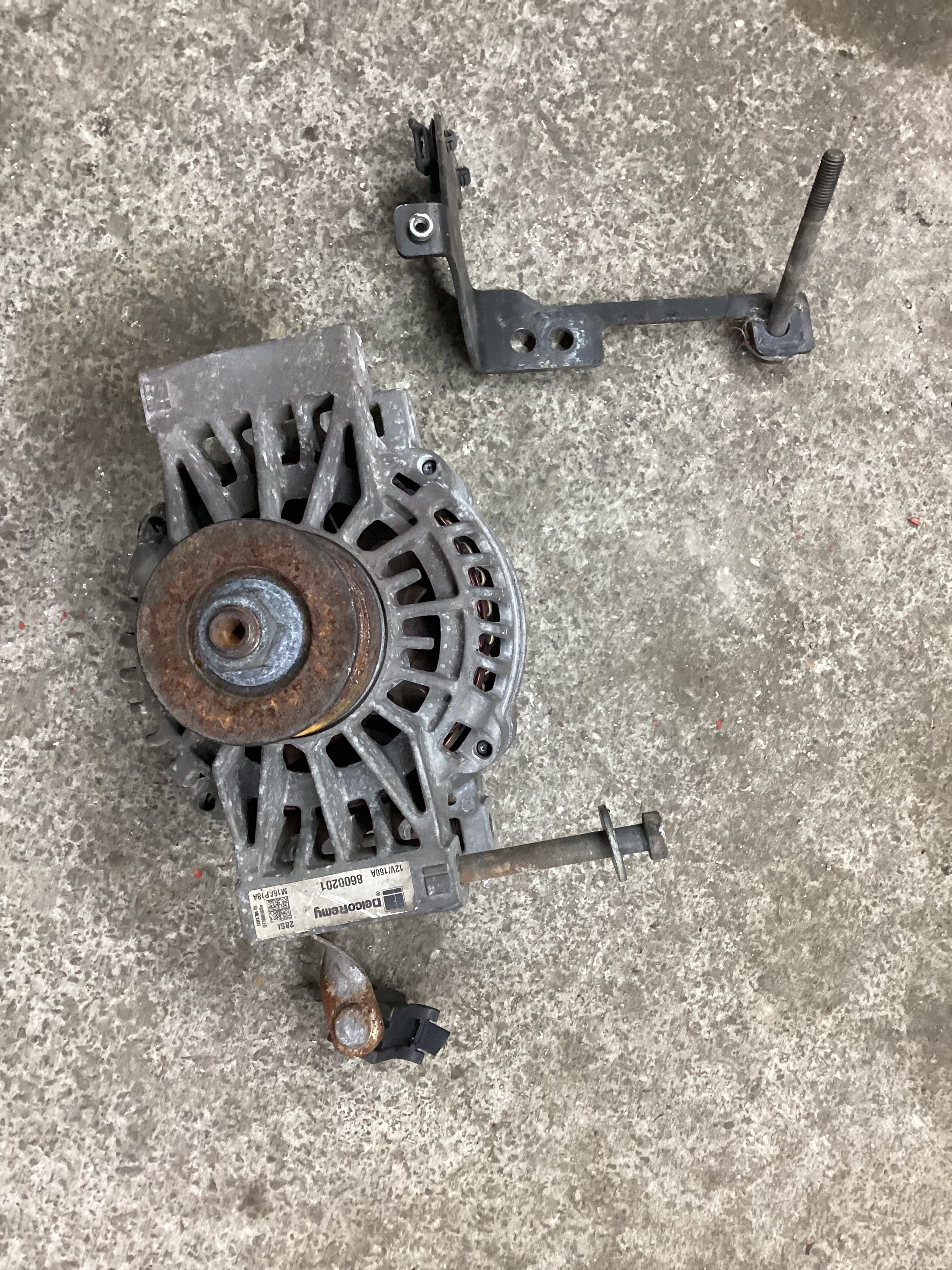 USED | ALTERNATOR SMALL 4 HOLES CUMMINS ISB 2012 | SKU1,166