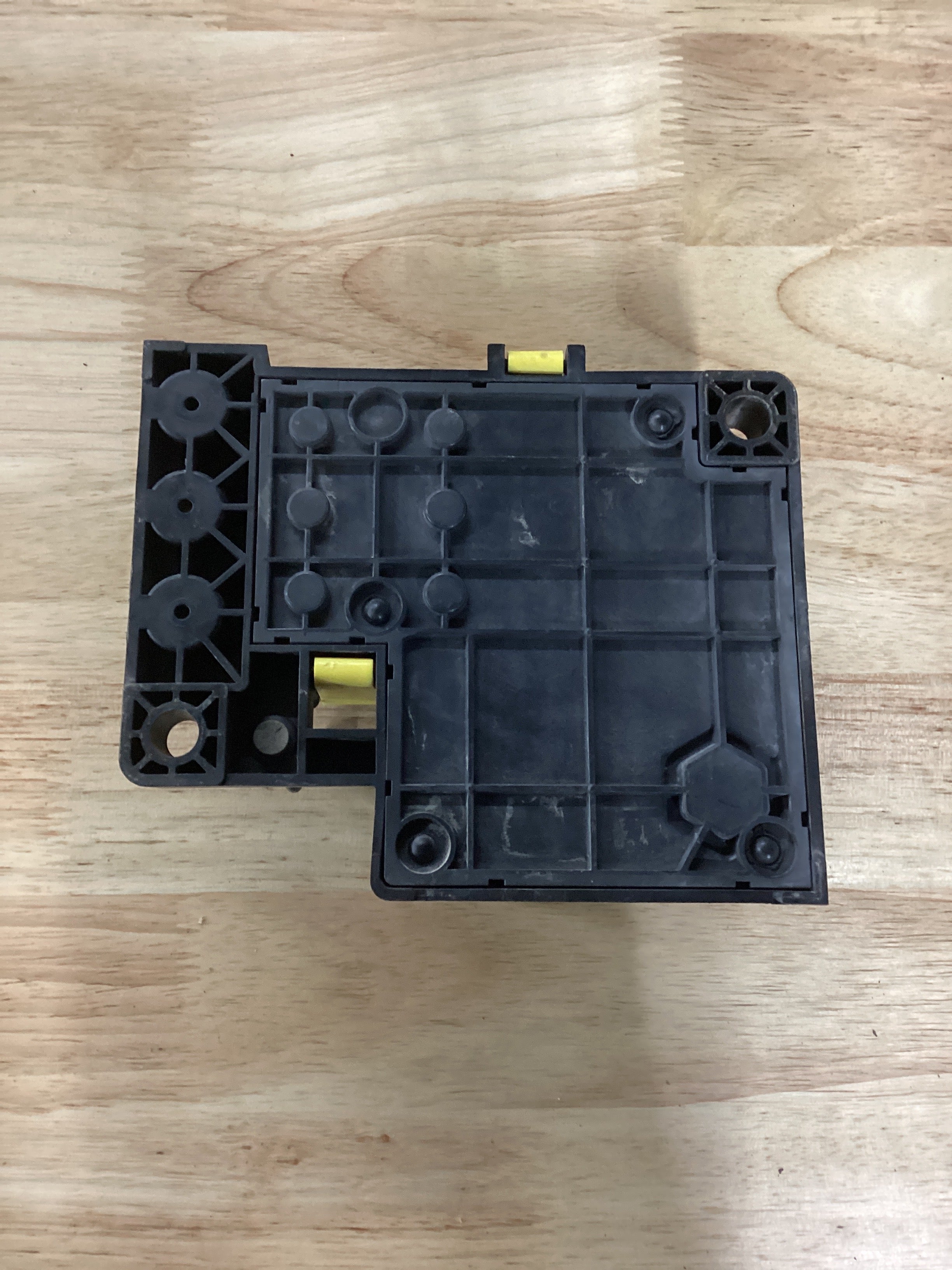 USED | POWER DISTRIBUTION FUSE BOX CASCADIA | SKU1,051