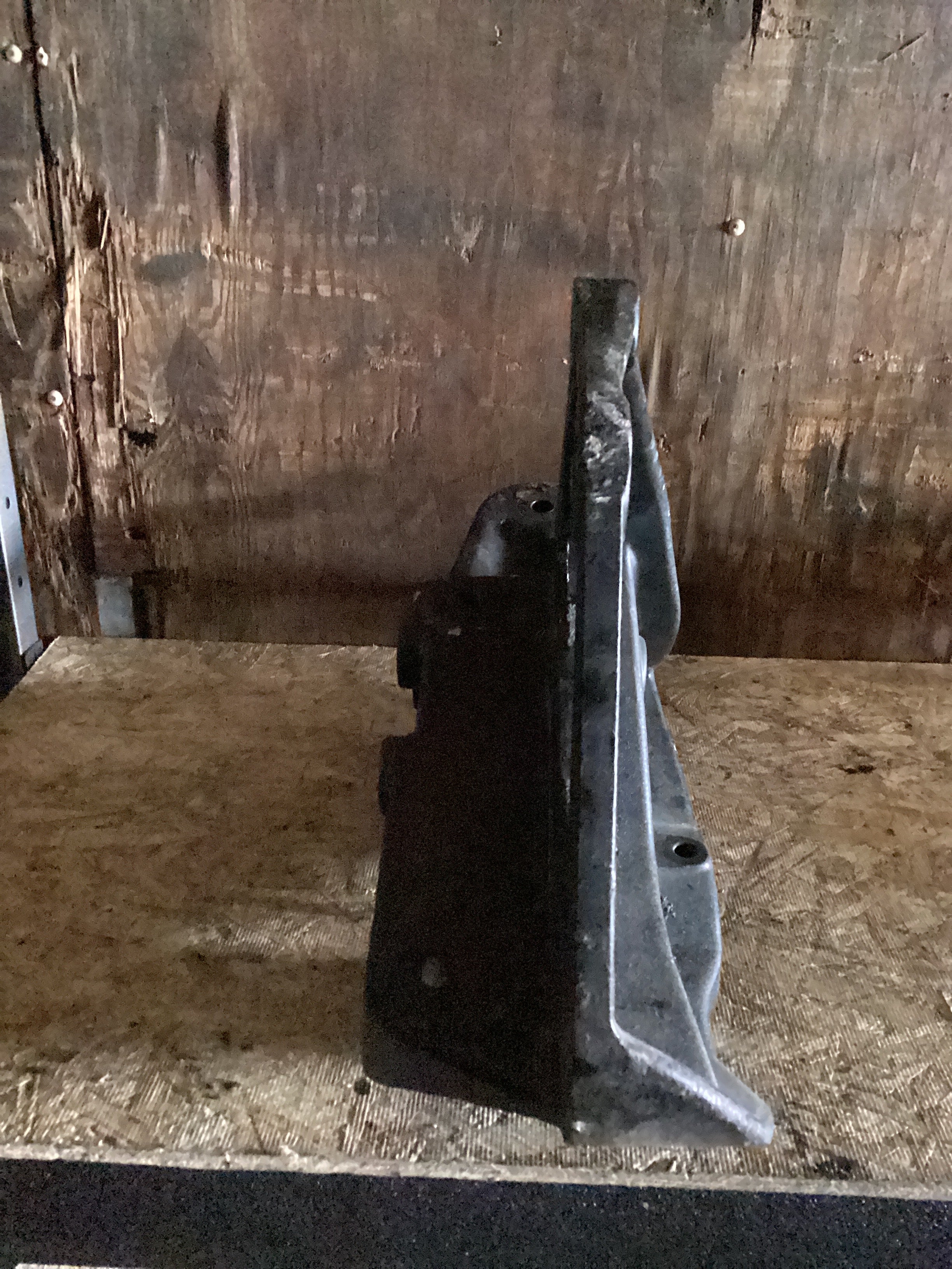 USED | FRONT SPRING HANGER FRAME RHS PETERBILT | SKU880