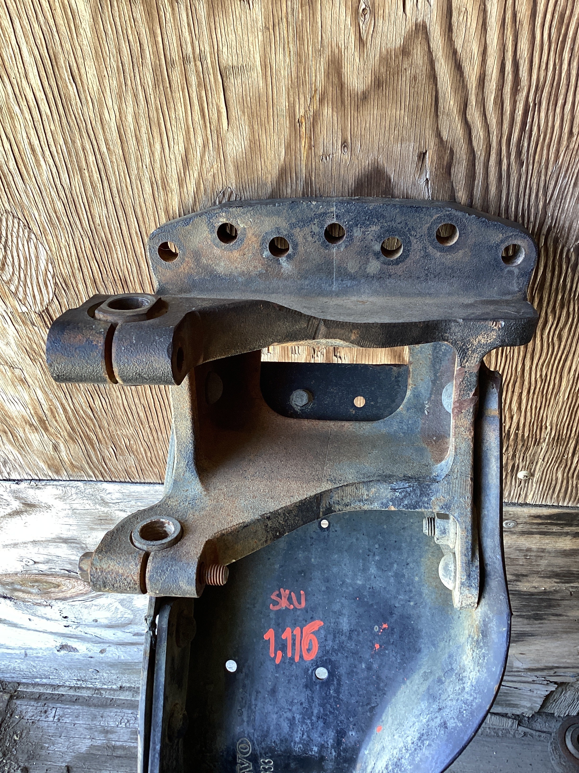 USED | FRAME CROSSMEMBER WITH SIDE BRACKETS ASSY VOLVO | SKU1,116