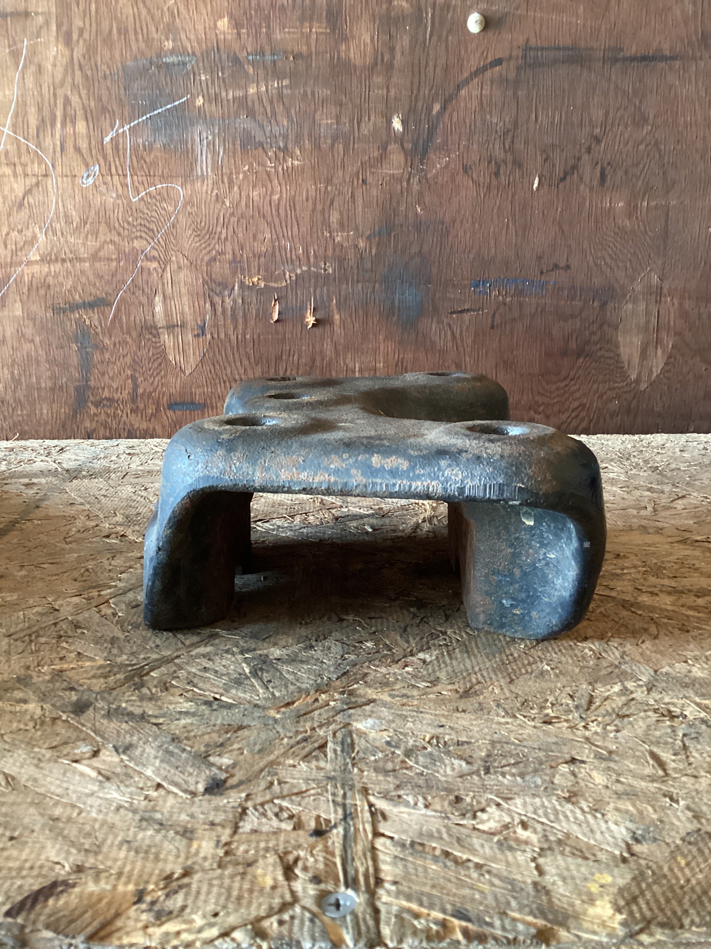 USED | FRINT SPRING HANGER BRACKET FREIGHTLINER | SKU957