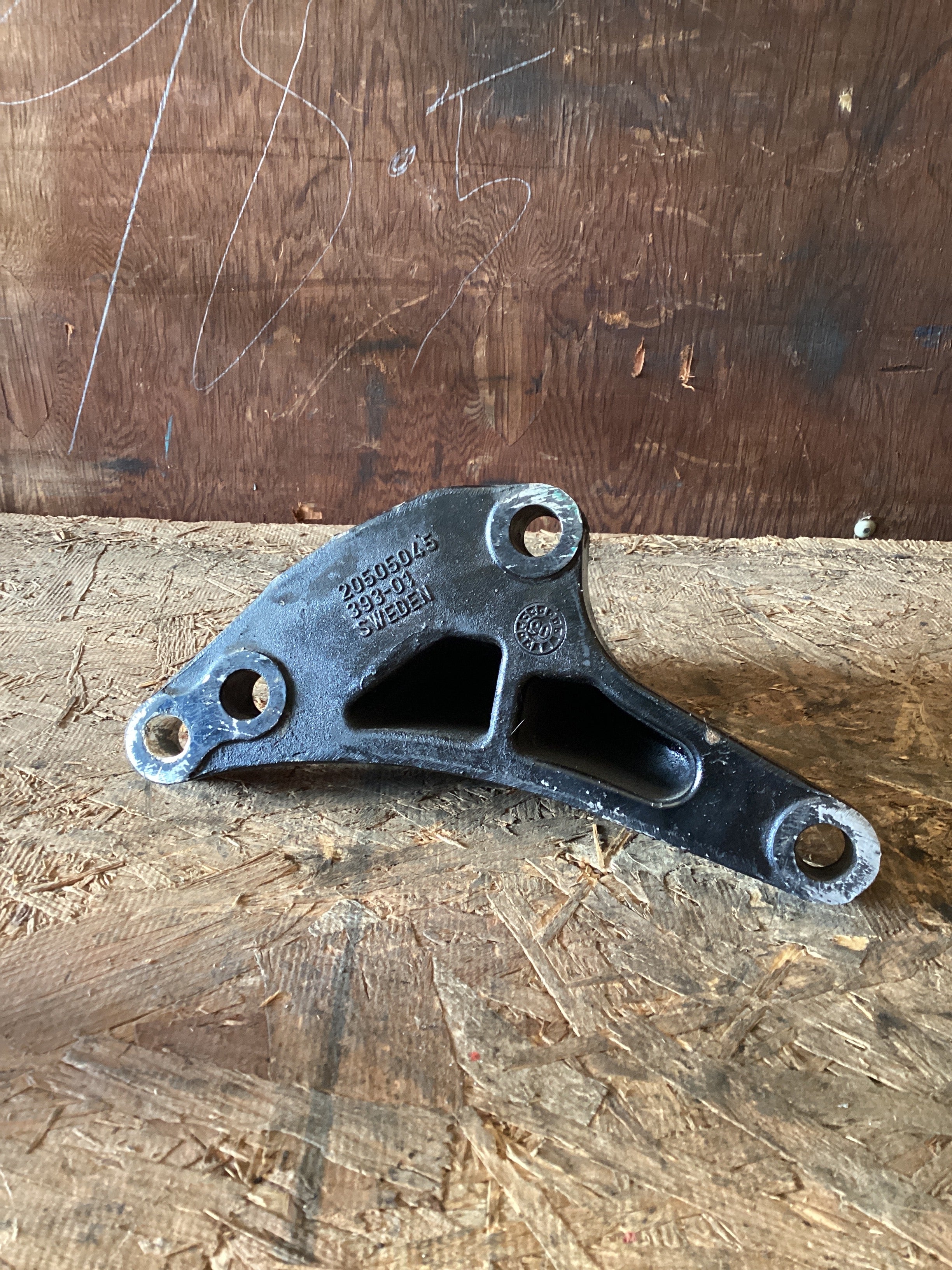 USED | ENGINE MOUNT RHS VOLVO | SKU1,104