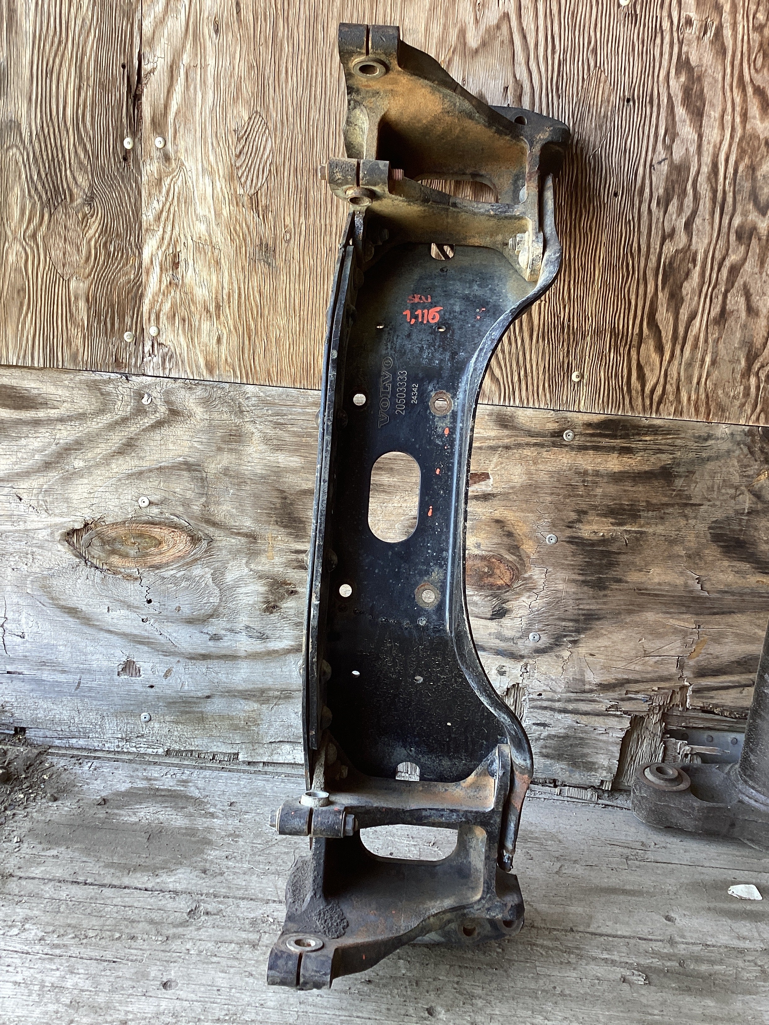 USED | FRAME CROSSMEMBER WITH SIDE BRACKETS ASSY VOLVO | SKU1,116