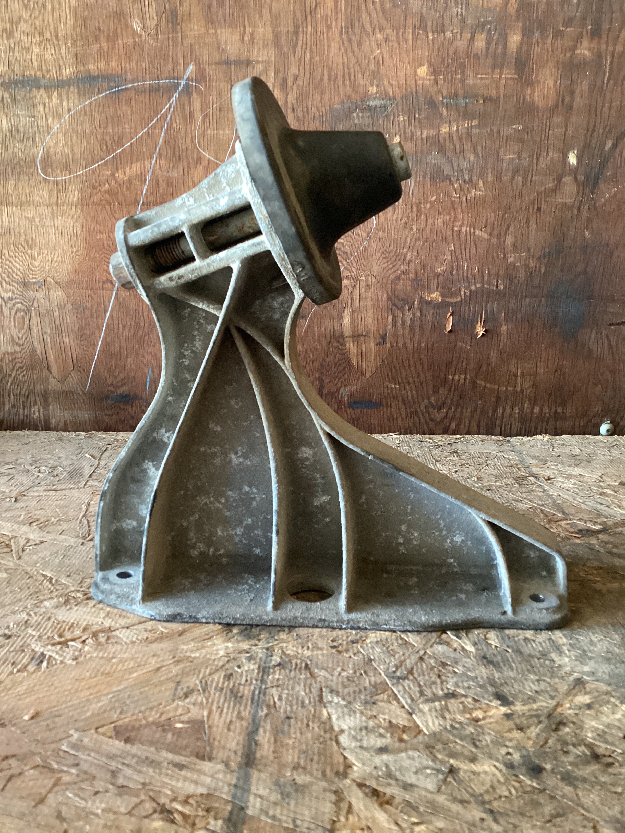 USED | HOOD MOUNT BRACKET RHS CASCADIA | SKU986