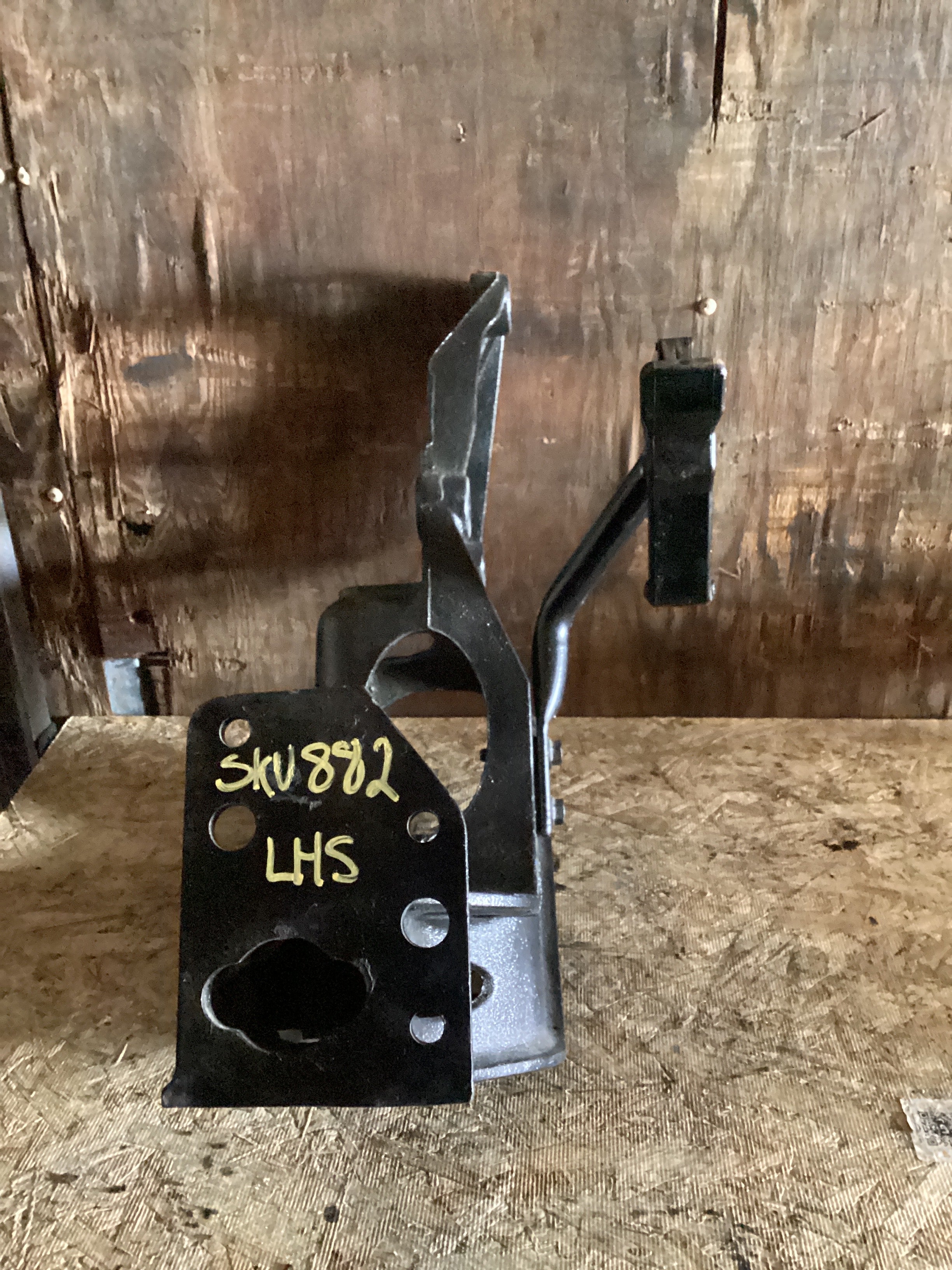USED | FRONT SPRING HANGER FRAME LHS INTERNATIONAL | SKU882