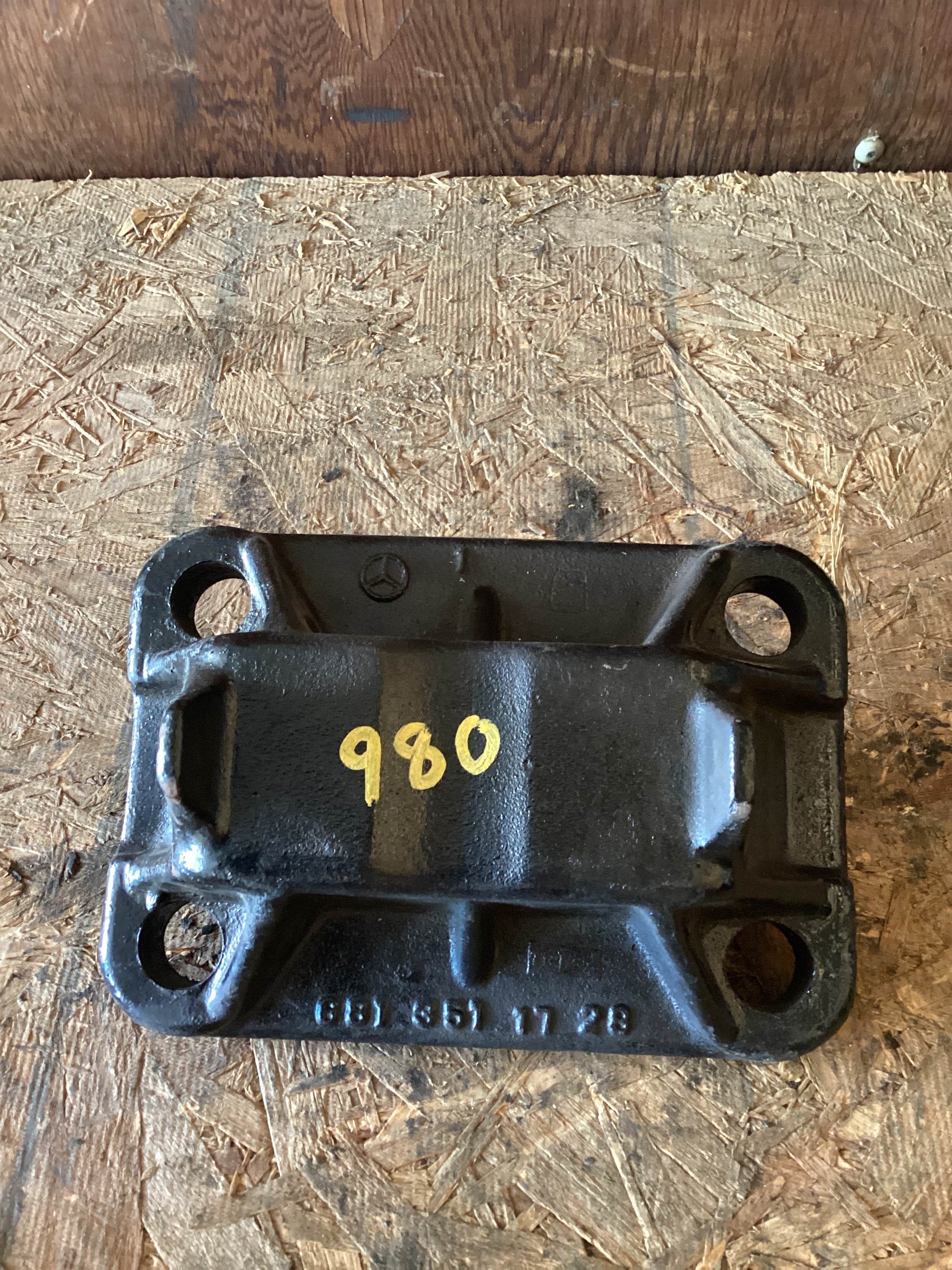 USED | REAR LEAF SPRING RETAINER BRACKET FREIGHTLINER M2 | SKU980