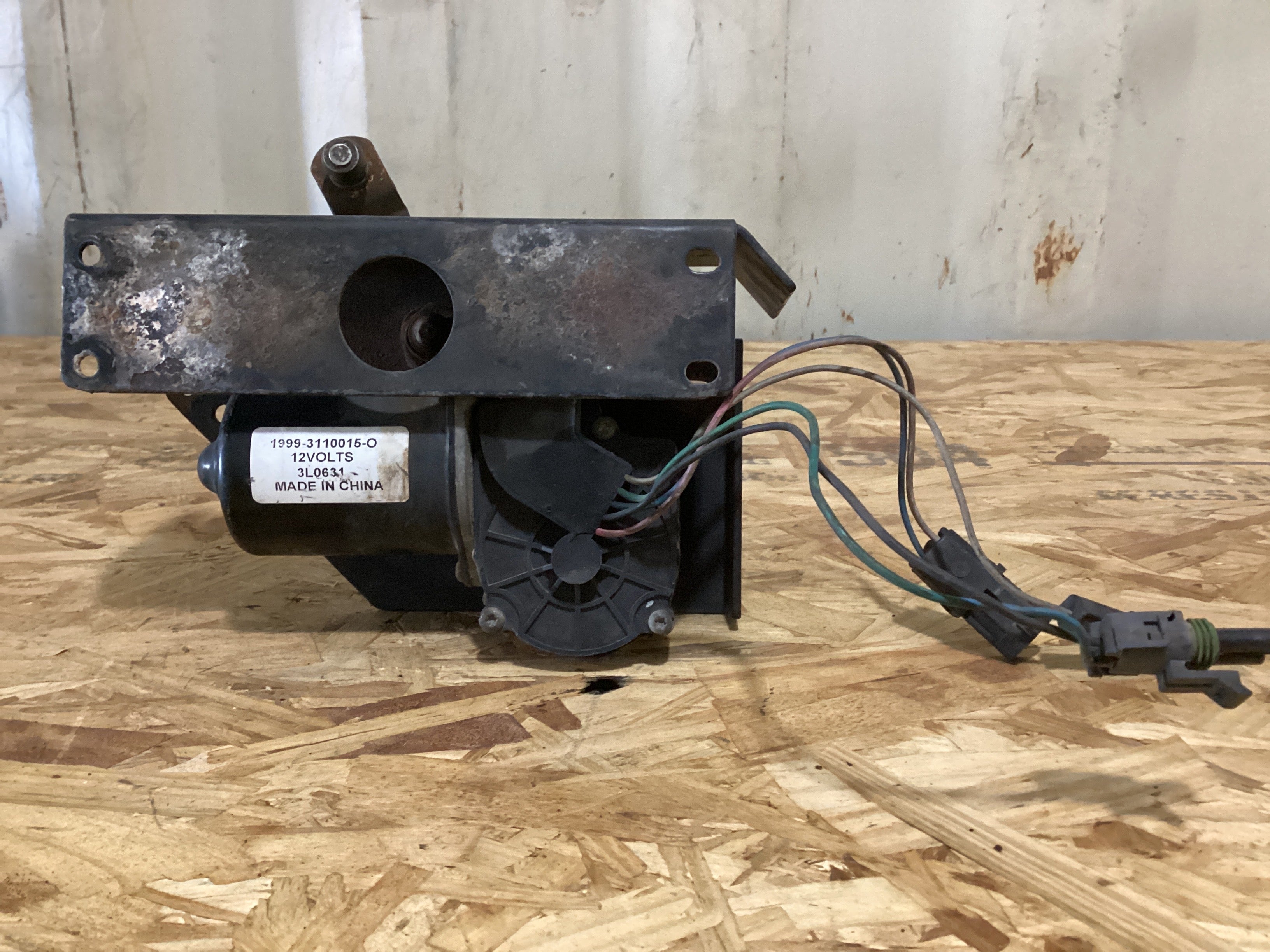 USED | WIPER MOTOR WITH BRACKET INTERNATIONAL NAVISTAR SKU687