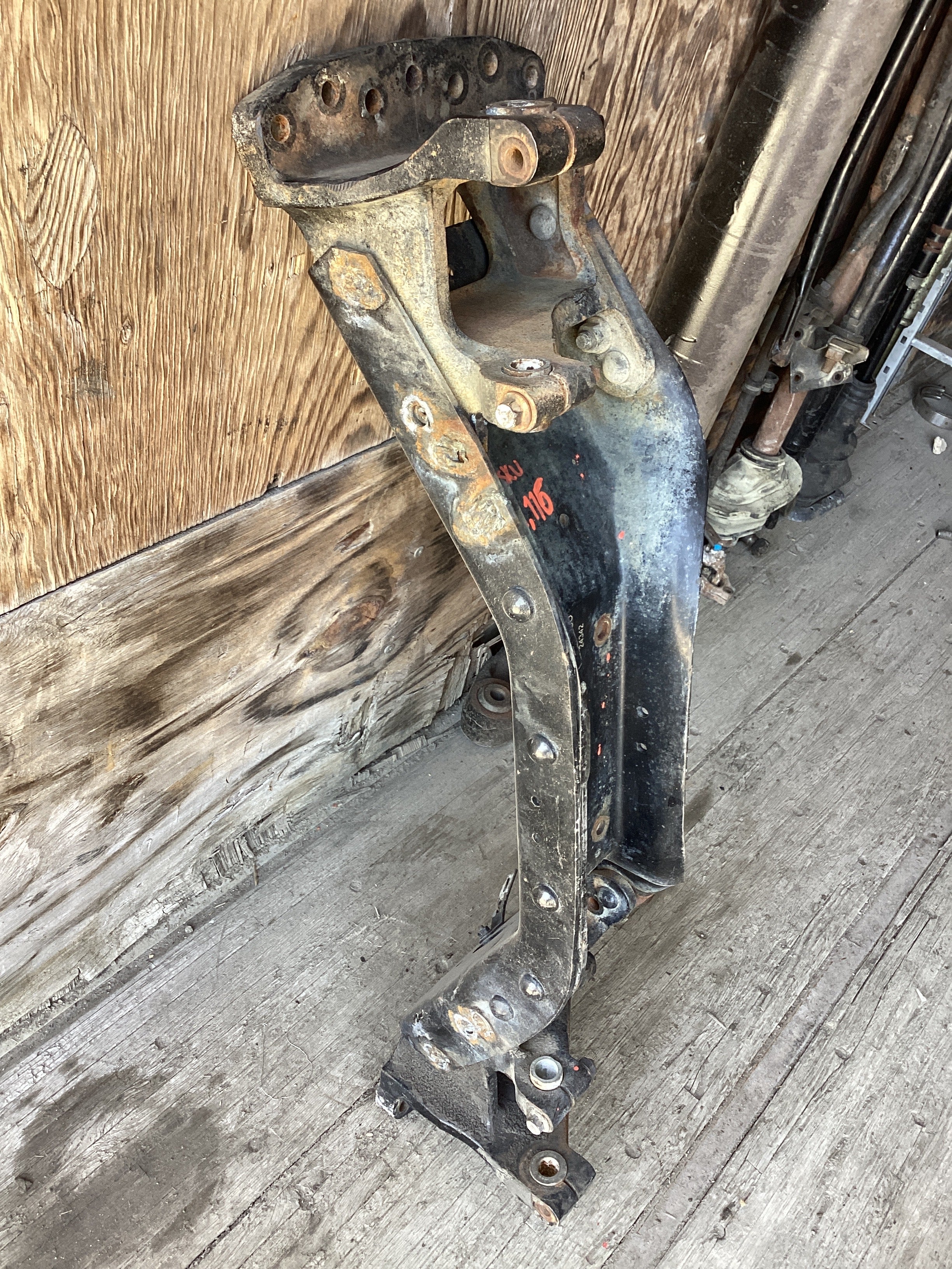 USED | FRAME CROSSMEMBER WITH SIDE BRACKETS ASSY VOLVO | SKU1,116