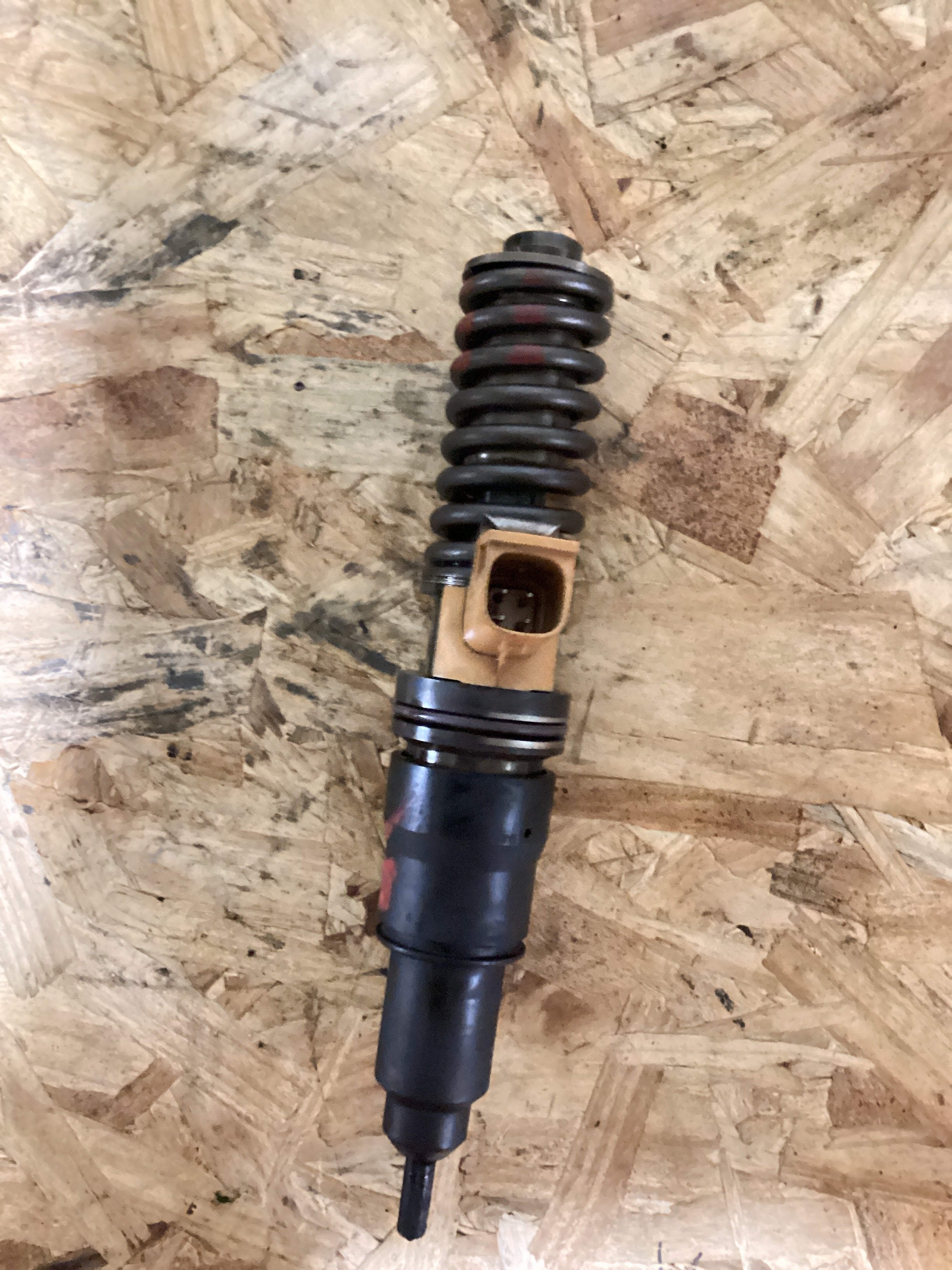 USED | FUEL INJECTOR VOLVO D13 | SKU785