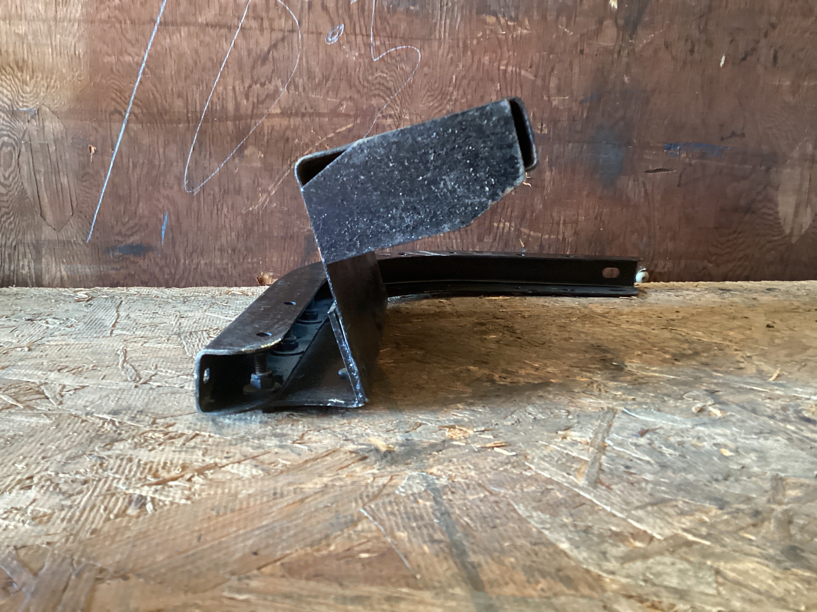 USED | CAB EXTENDER FAIRING BRACKET ASSY FREIGHTLINER | 1,075