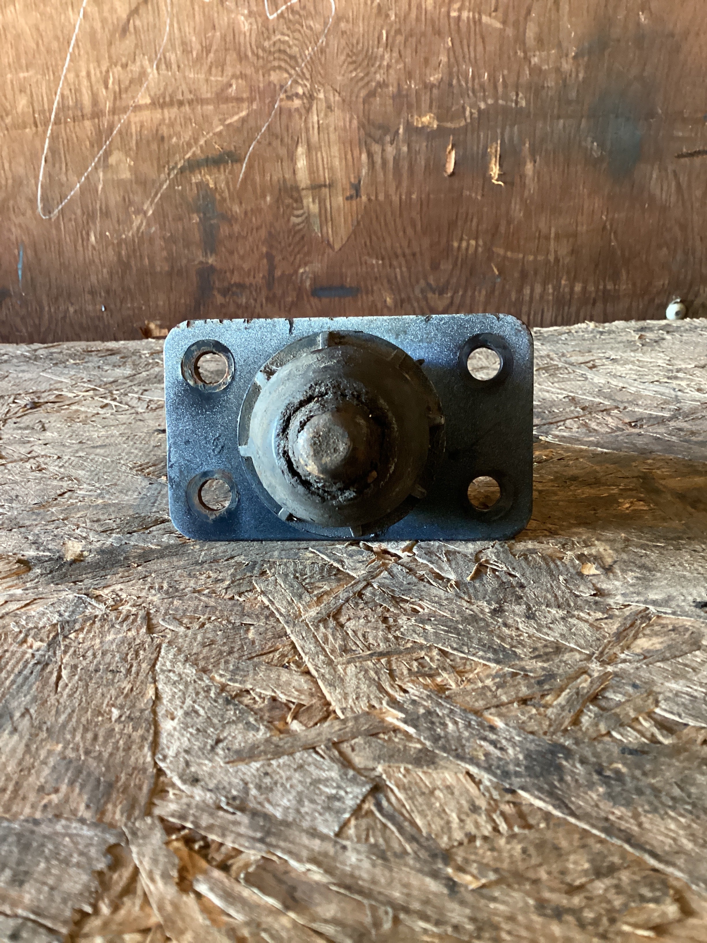 USED | HOOD LATCH UPPER VOLVO | SKU1,092