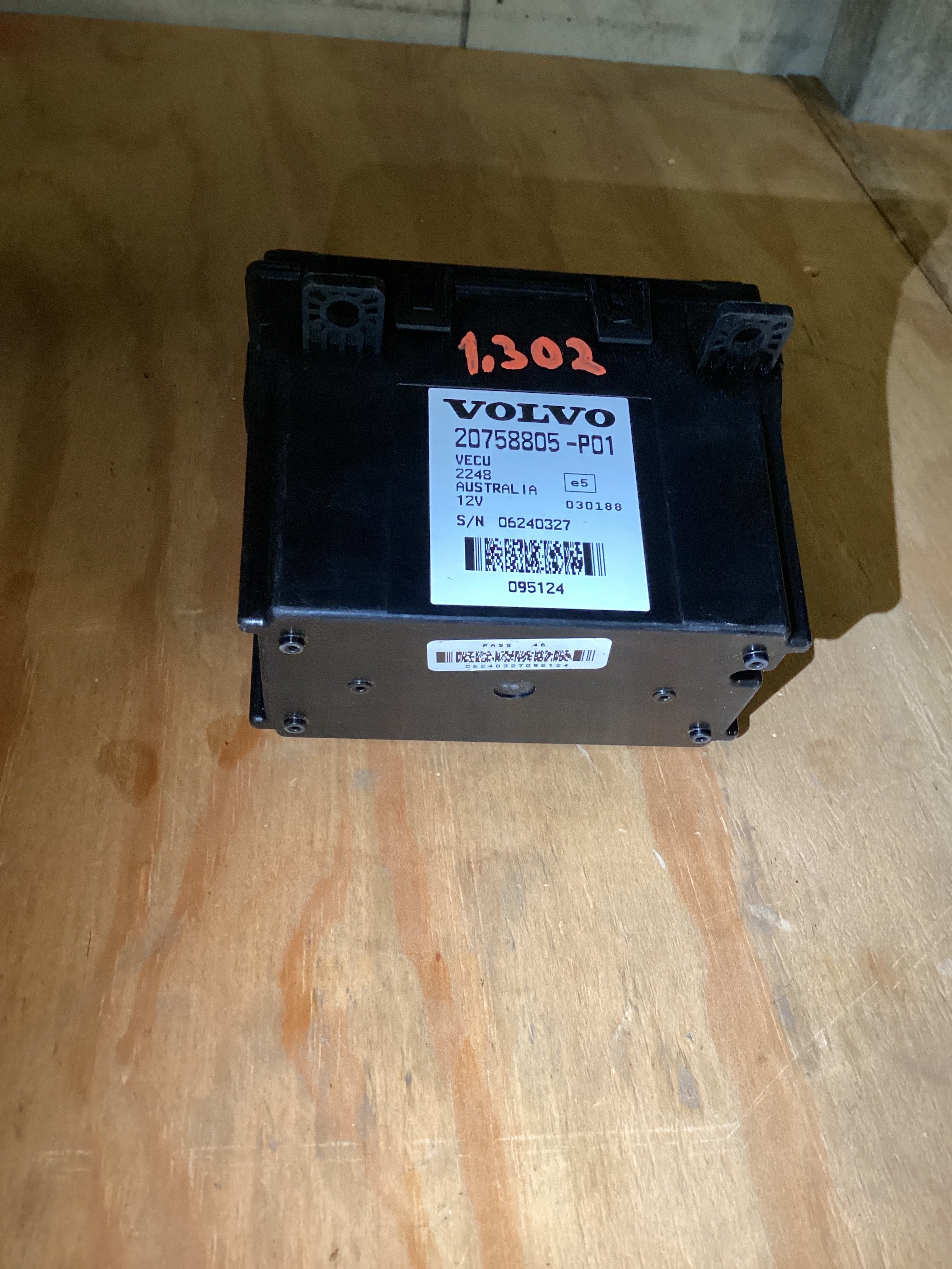USED | CAB CONTROL MODULE VECU VOLVO VNL| SKU1,302