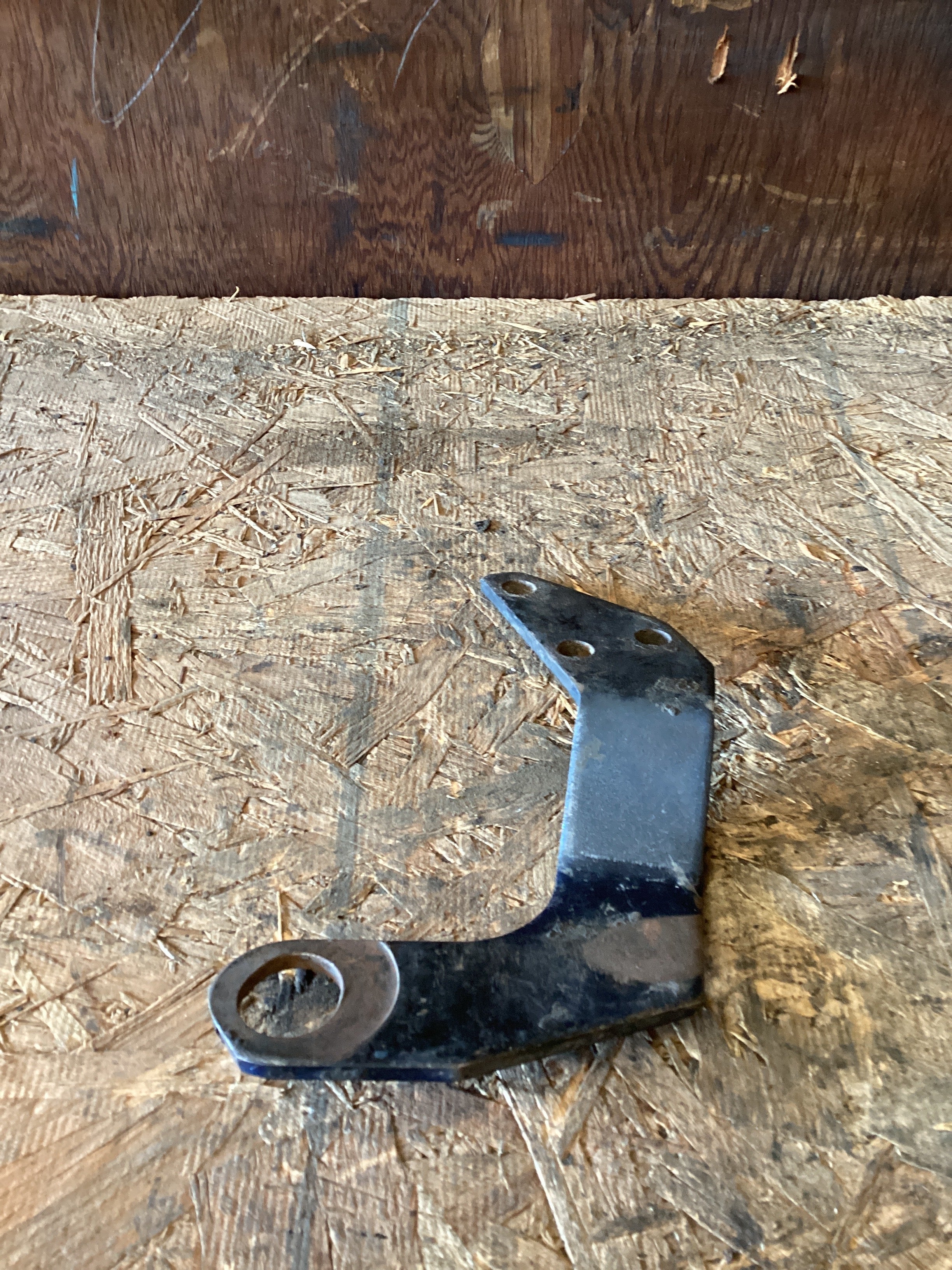 USED | HOOD HINGE BRACKET RHS KENWORTH | SKU1,037