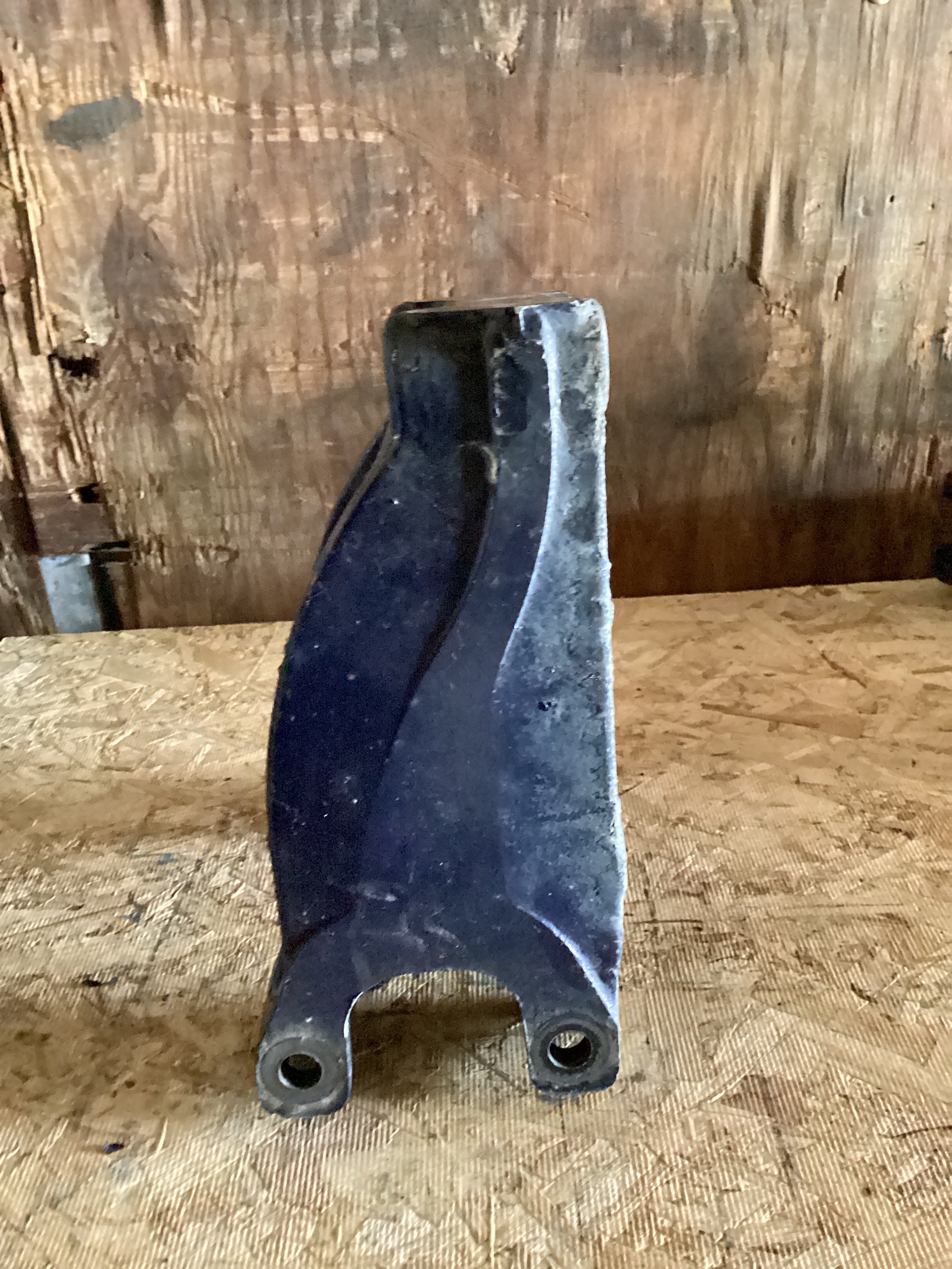 USED | REAR SUSPENSION LEAF HANGER RHS KW & PETERBILT | SKU781