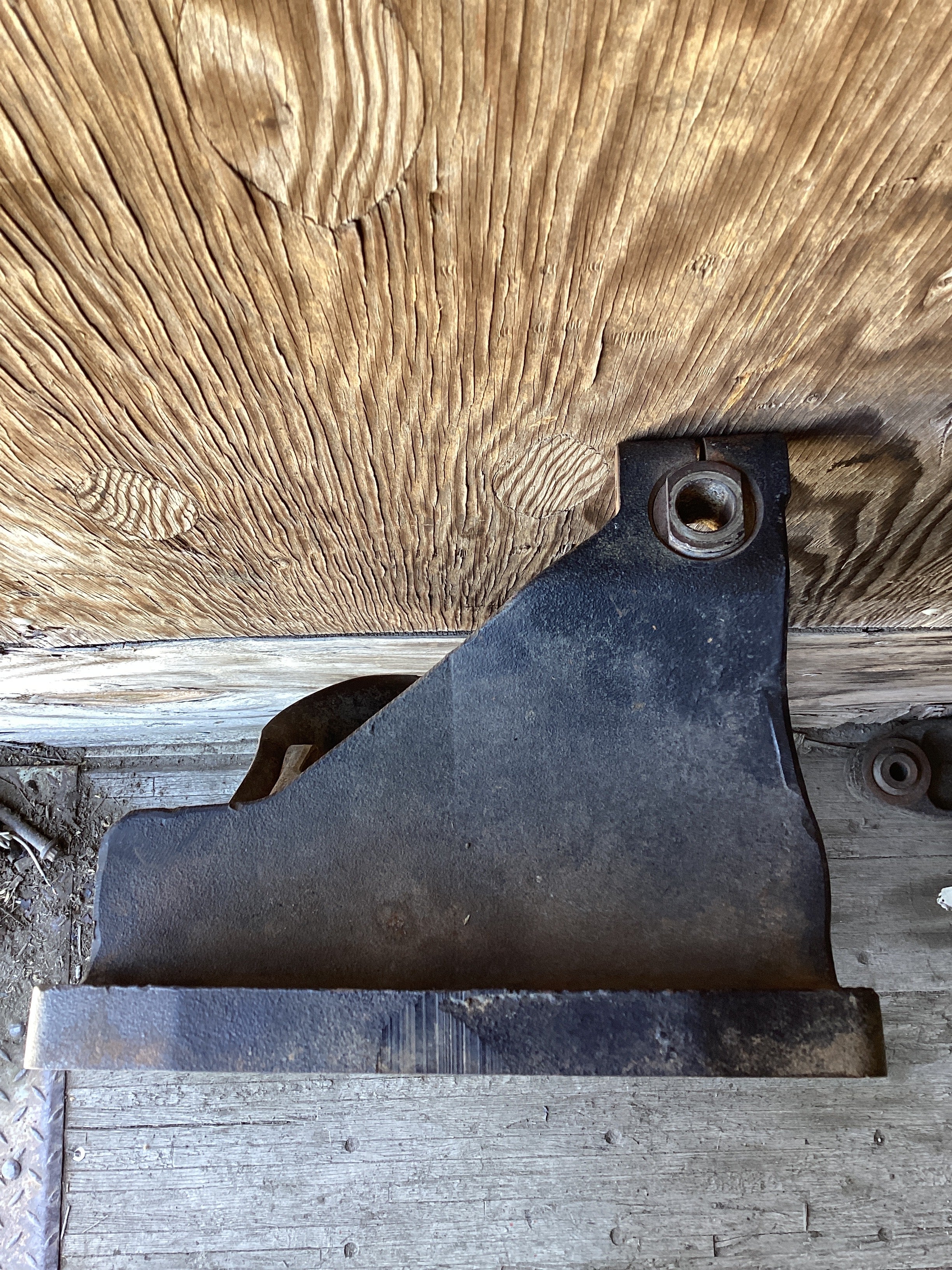 USED | FRAME CROSSMEMBER WITH SIDE BRACKETS ASSY VOLVO | SKU1,116