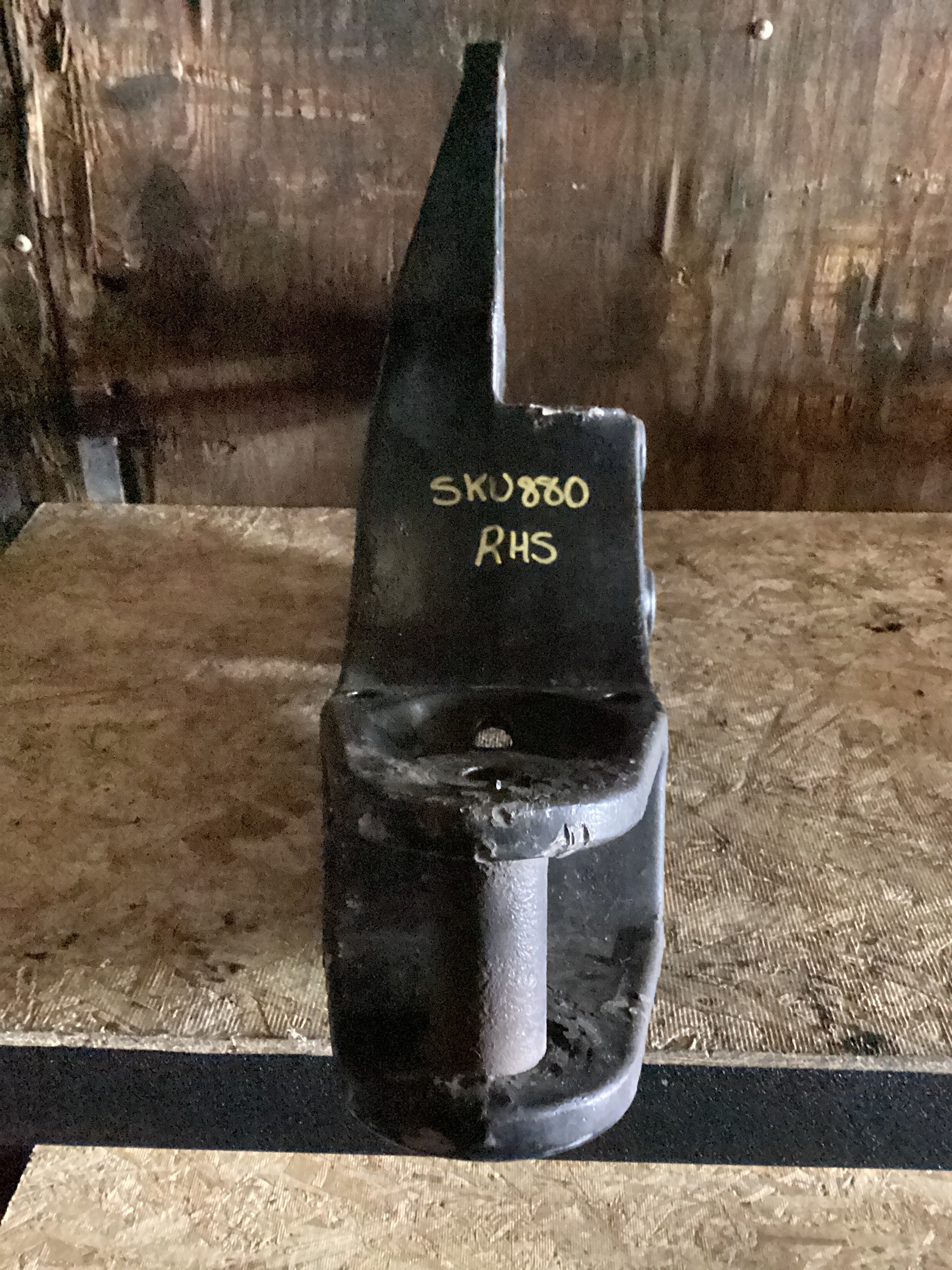 USED | FRONT SPRING HANGER FRAME RHS PETERBILT | SKU880