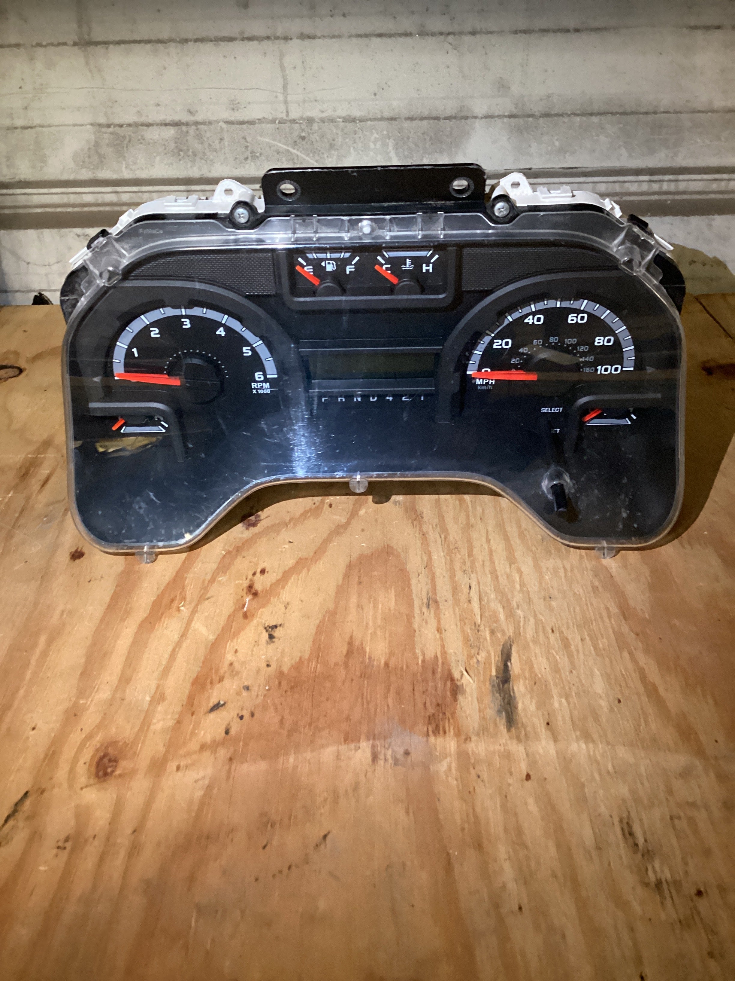 USED | INSTRUMENT CLUSTER ASSEMBLY FORD E-350 | SKU1,315