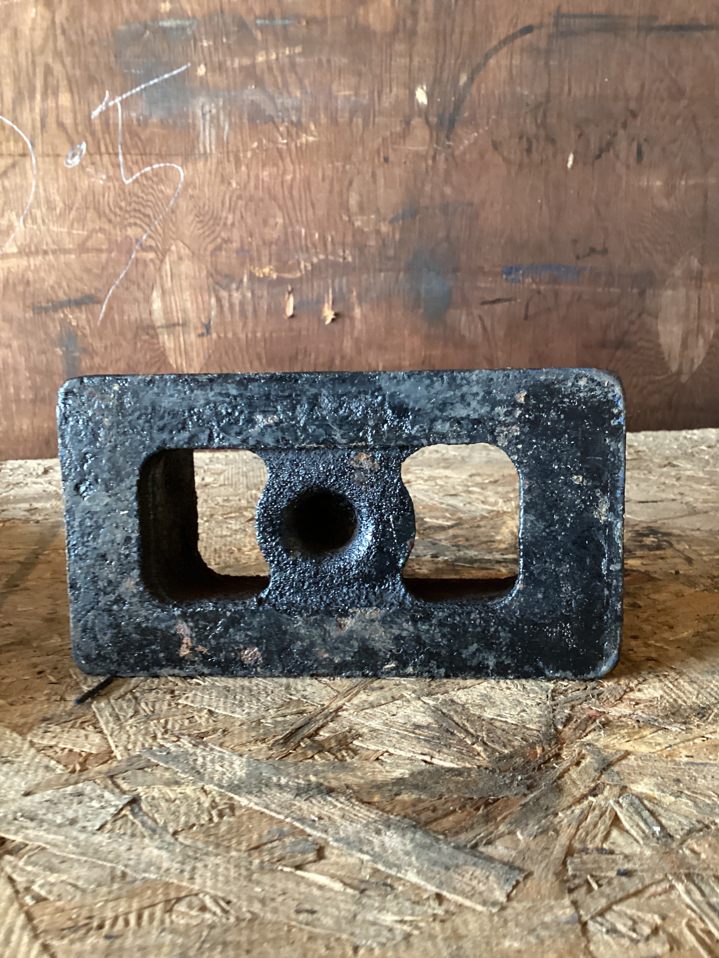 USED | FRONT LEAF SPRING SPACER INTERNATIONAL | SKU925