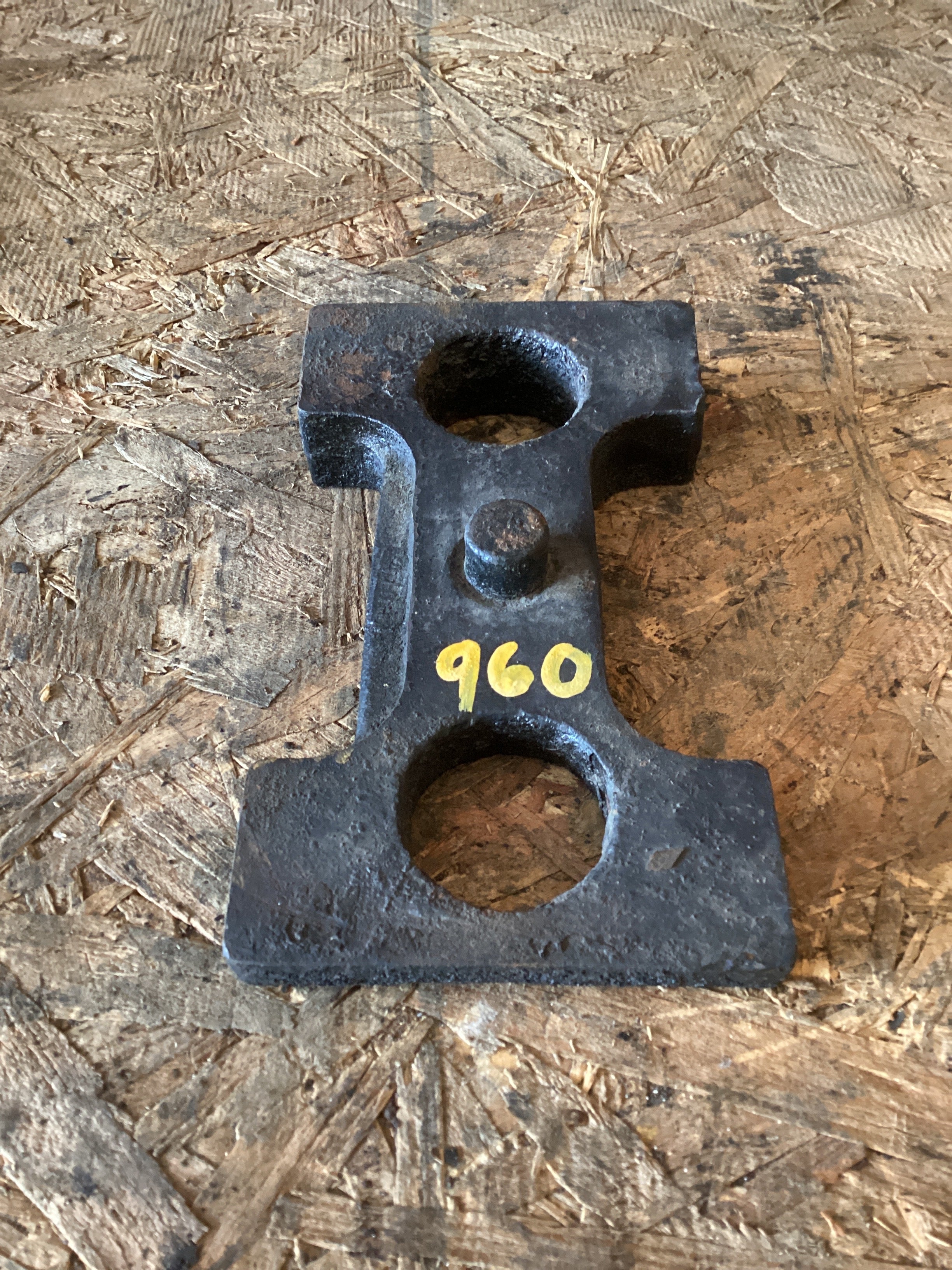 USED | FRONT LEAF SPRING SPACER VOLVO | SKU960