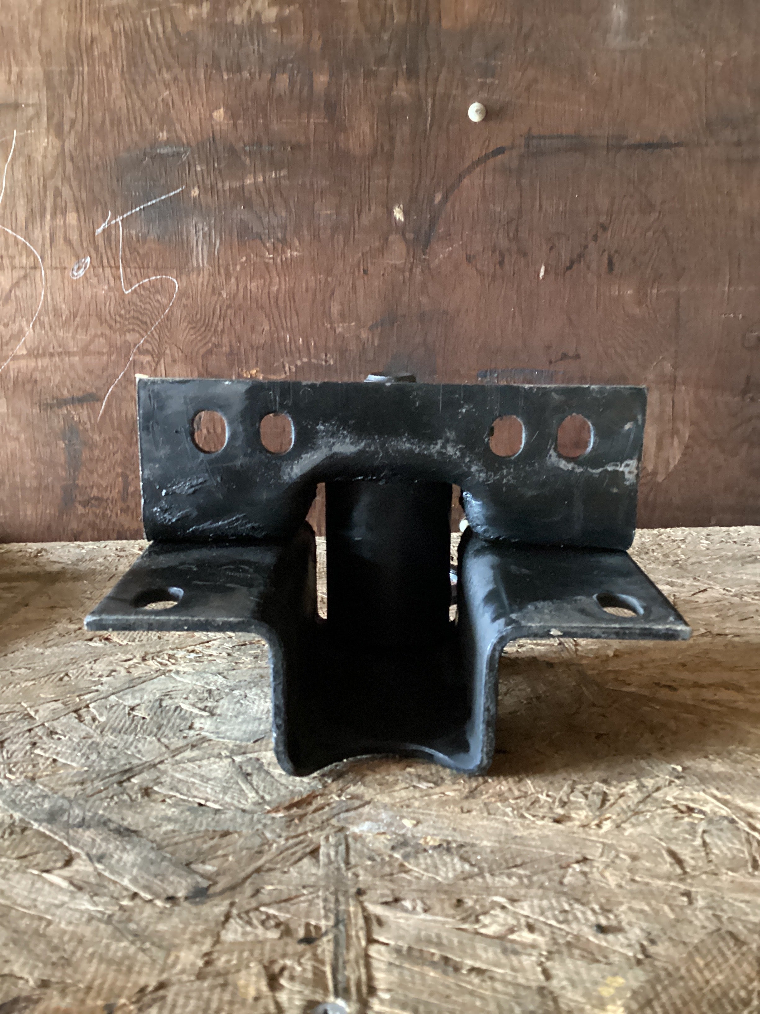 USED | FRONT REAR LEAF SPRING BRACKET INTERNATIONAL | SKU954