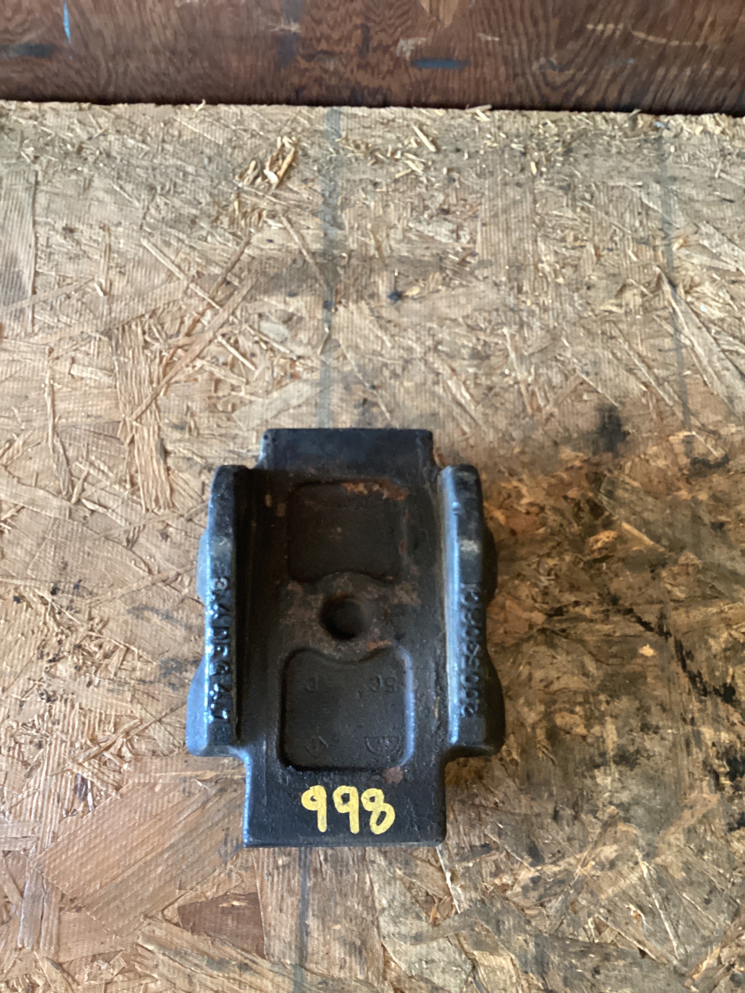 USED | REAR LEAF SPRING AXLE SEAT PLATE BRACKET INTERNATIONAL | SKU998