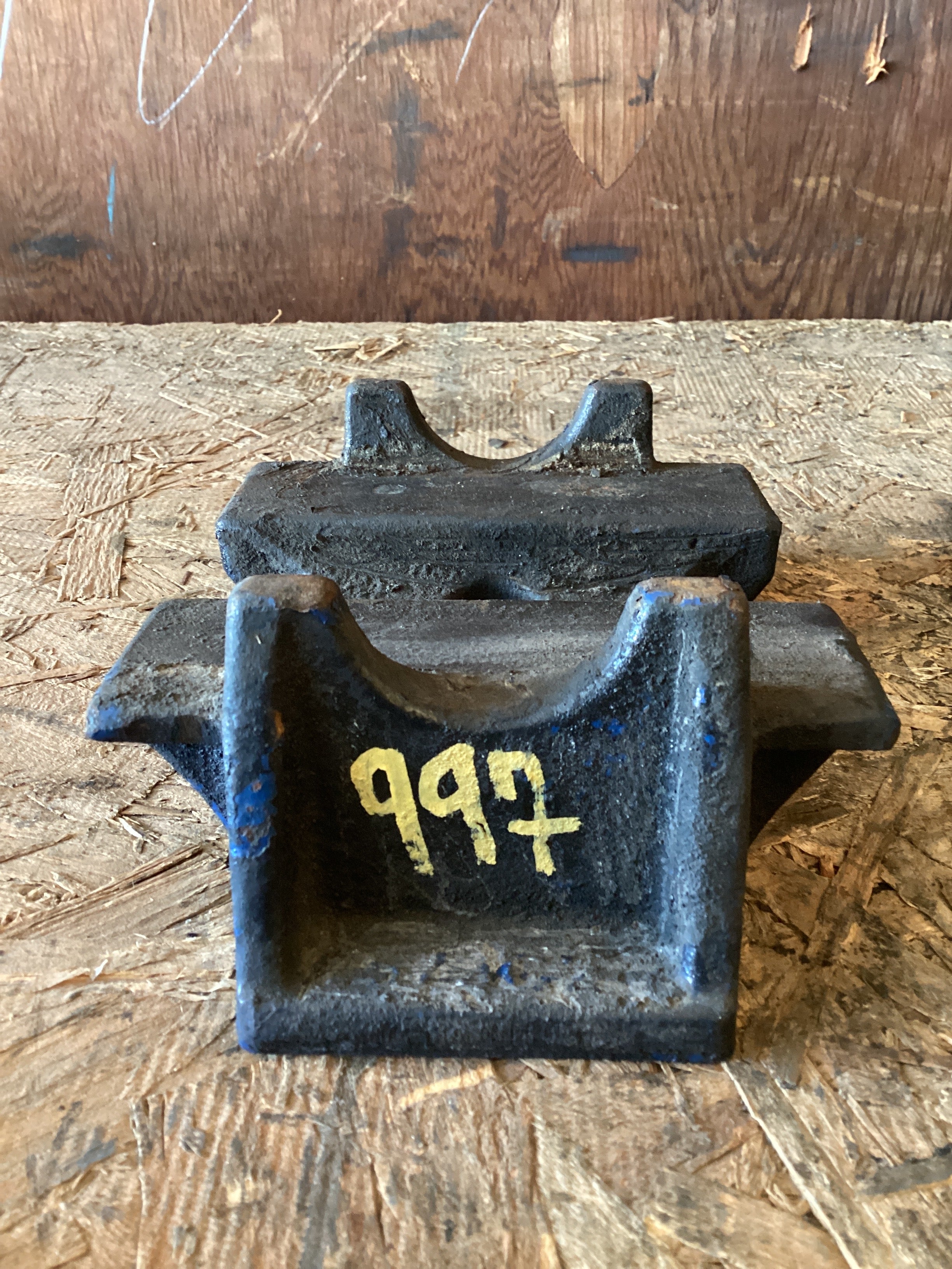 USED | REAR LEAF SPRING U BOLT AXLE SEAT BRACKET INTERNATIONAL | SKU997