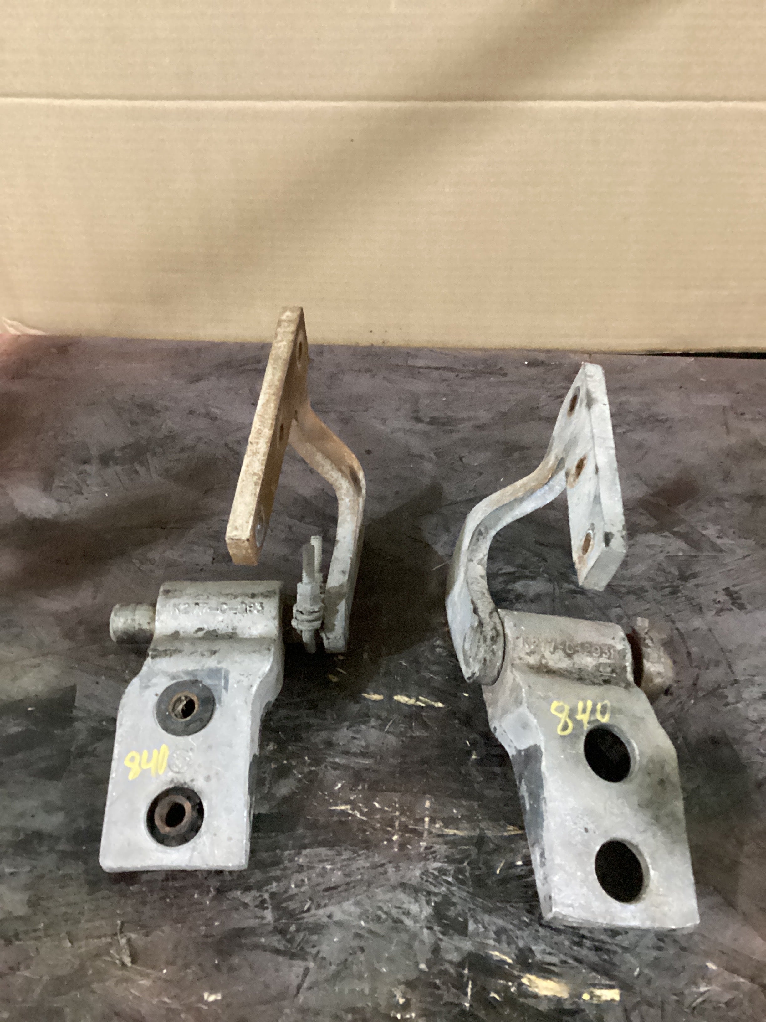 USED | HOOD HINGE RHS AND LHS KENWORTH | SKU840